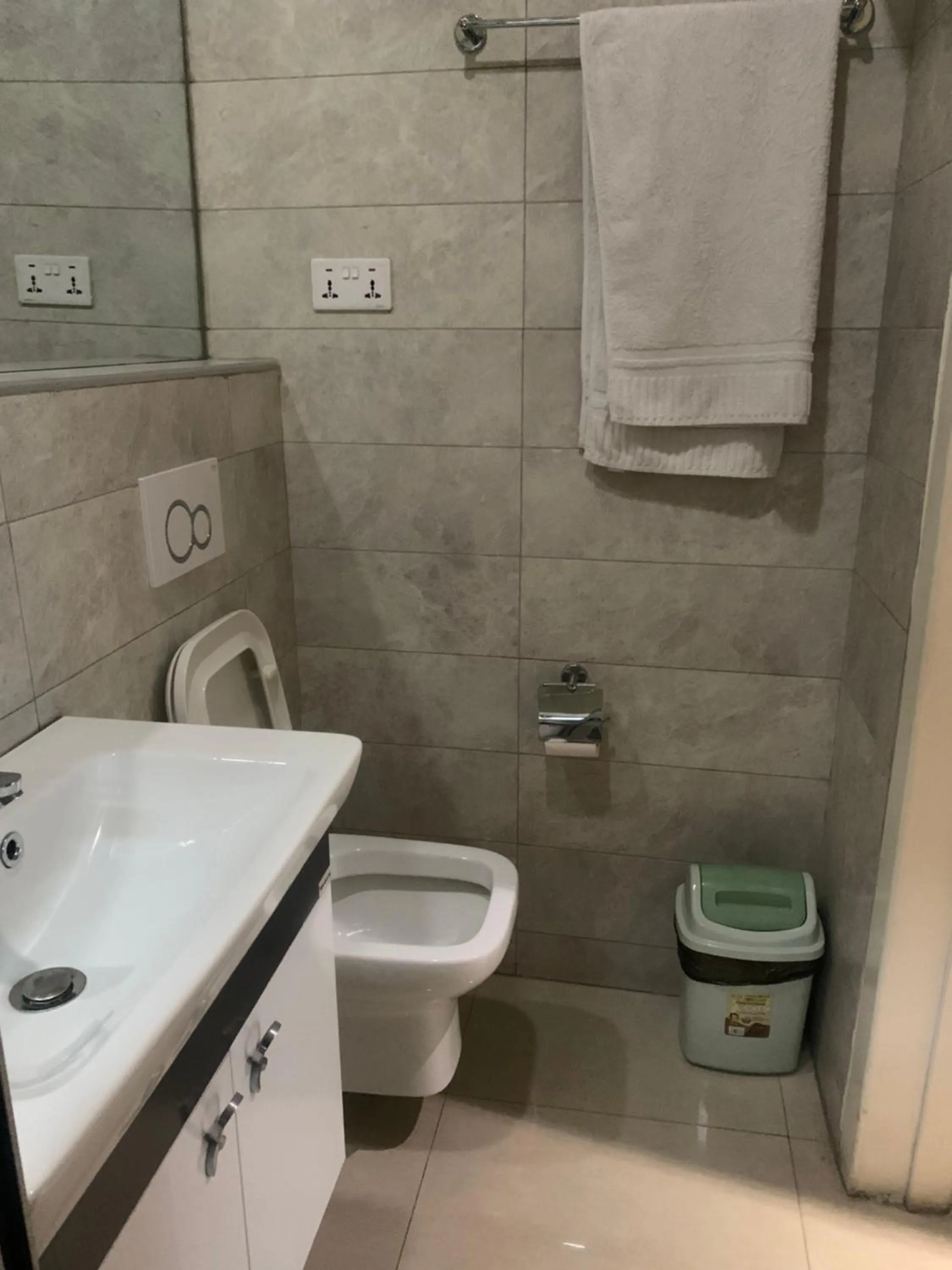 Toilet in Manjaro Suites