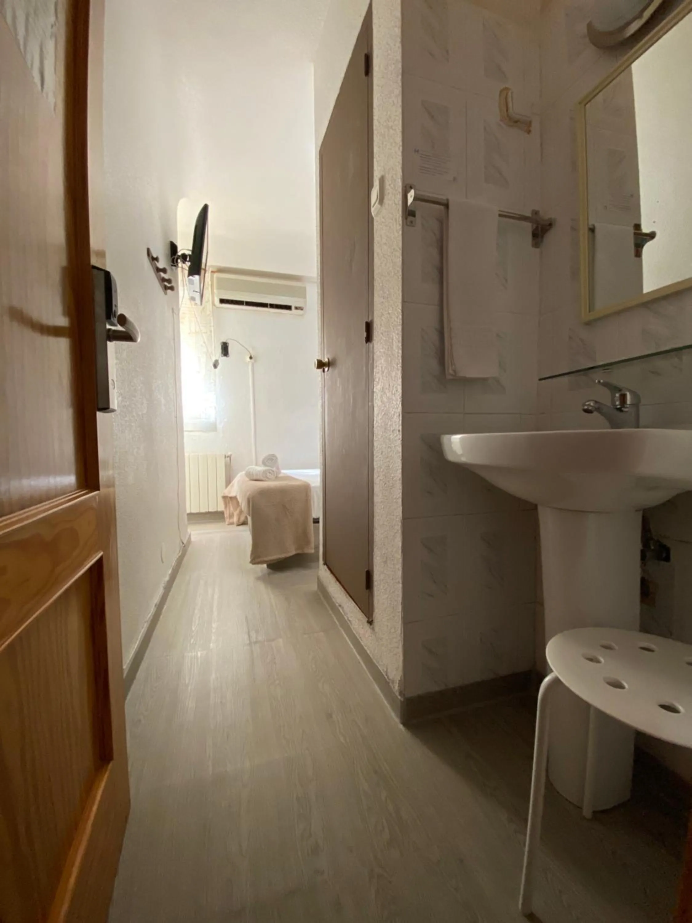 Toilet in LÀtic Rooms