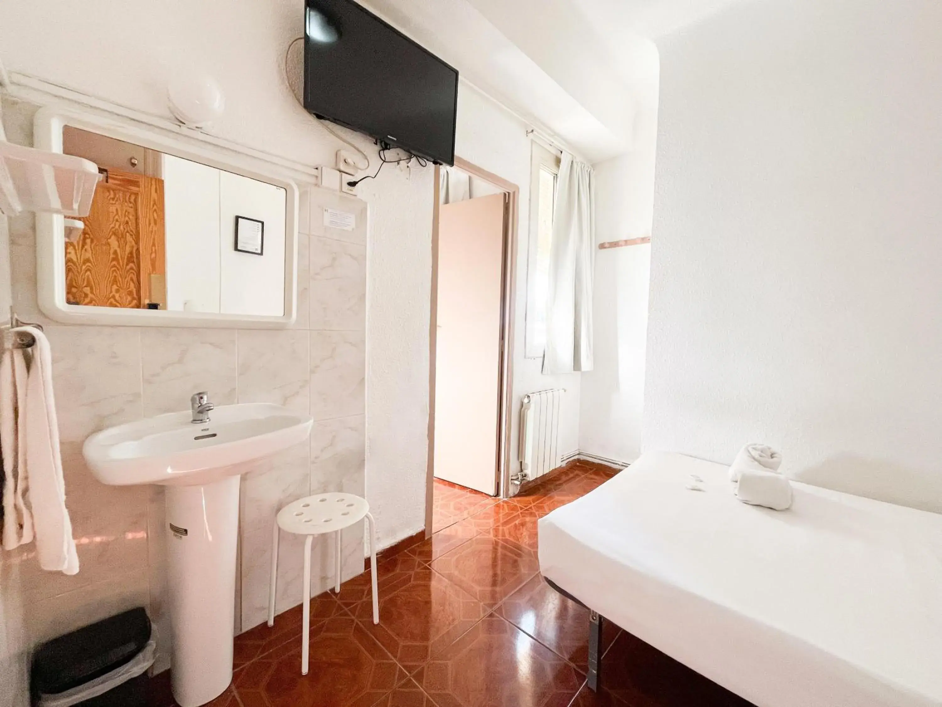 Deluxe Double Room in LÀtic Rooms Deluxe Double Room in LÀtic Rooms