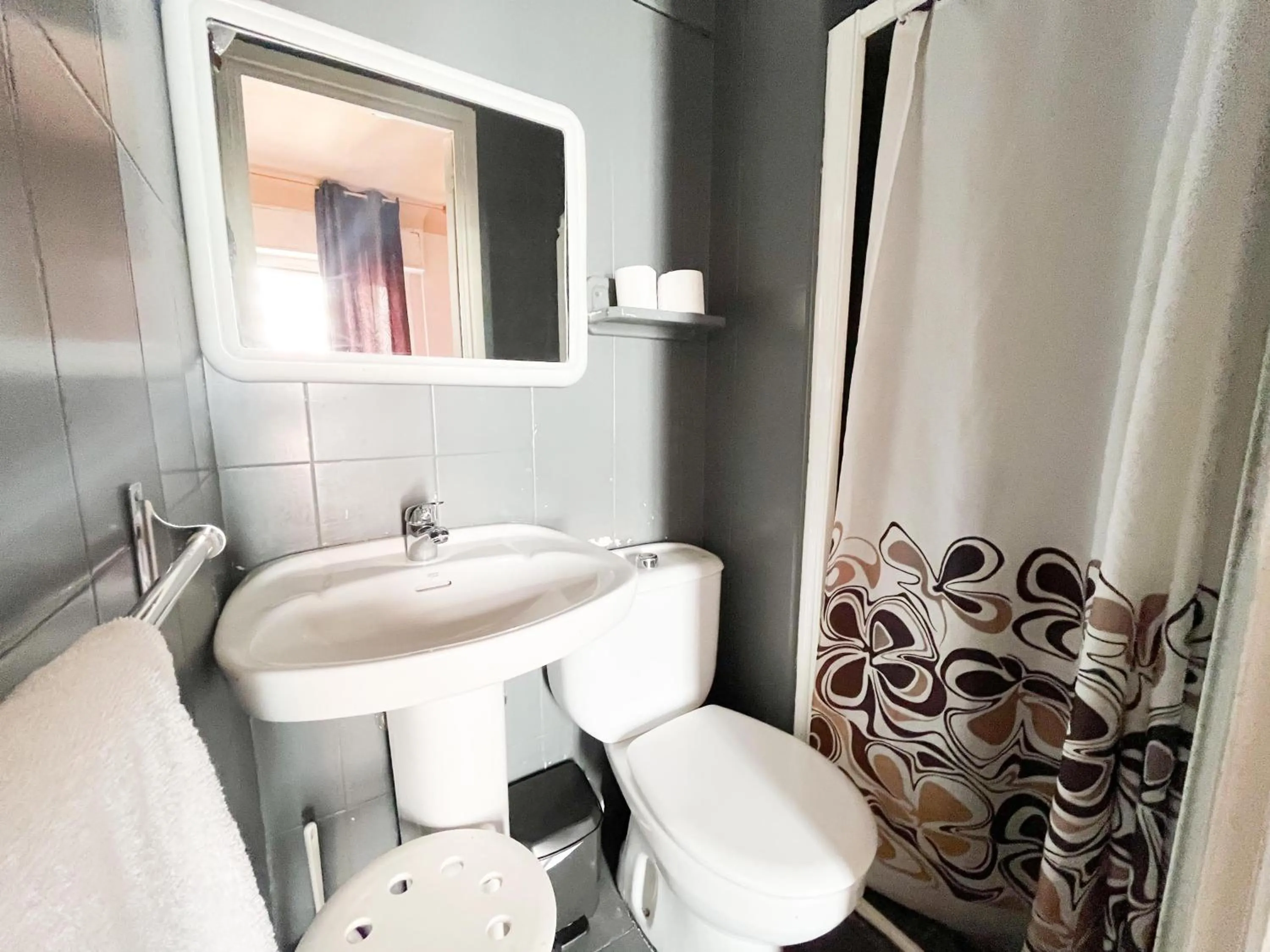 Shower in LÀtic Rooms