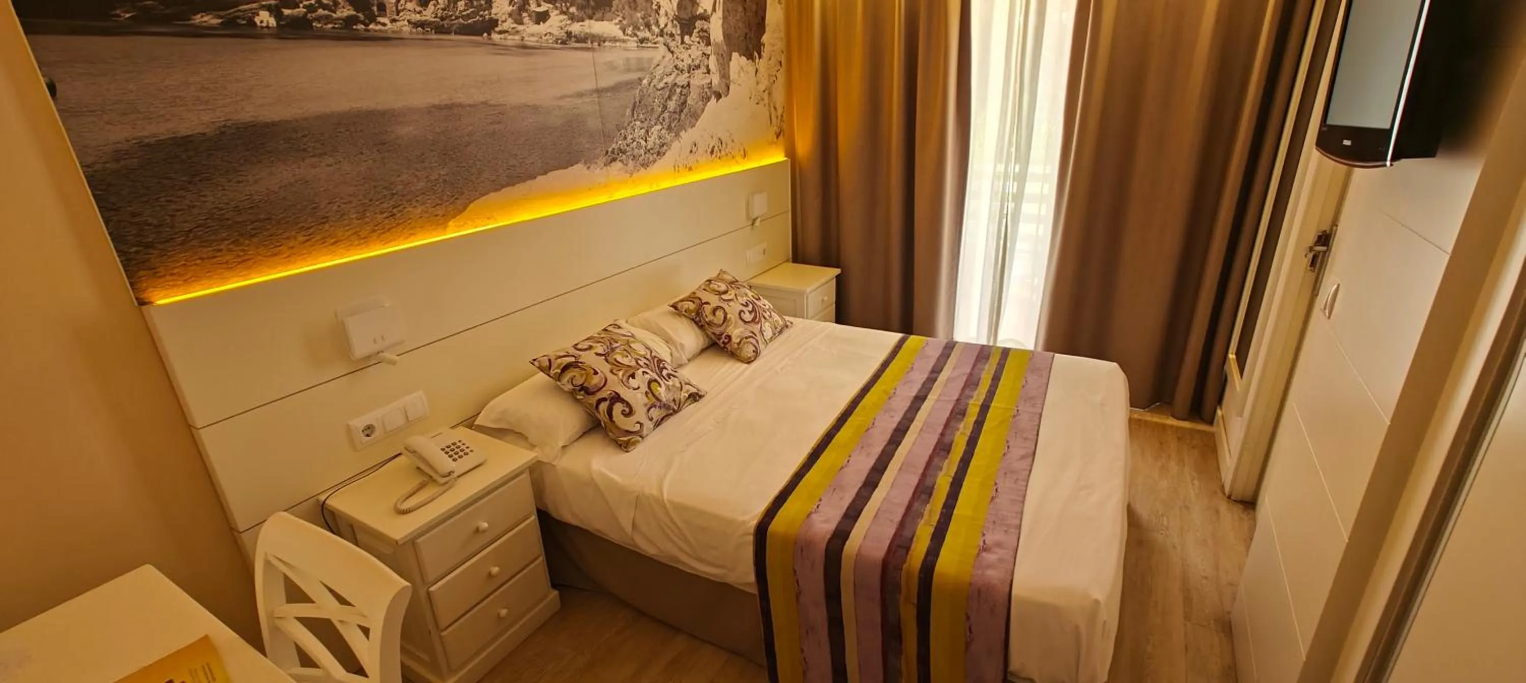 Bed in Hotel Venecia Paguera