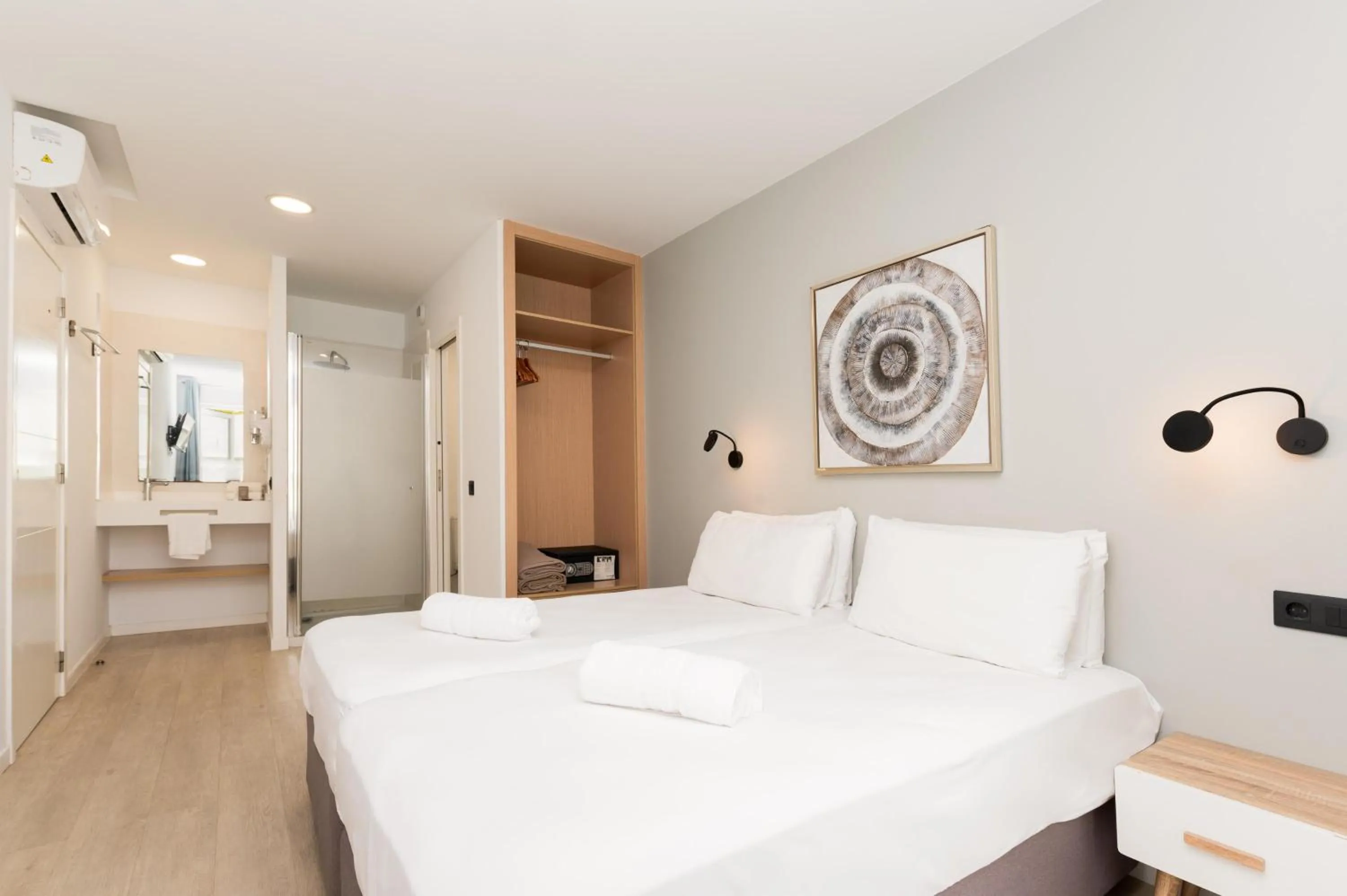 Photo of the whole room, Bed in BARRANCO Chic! Apartments by ALEGRIA