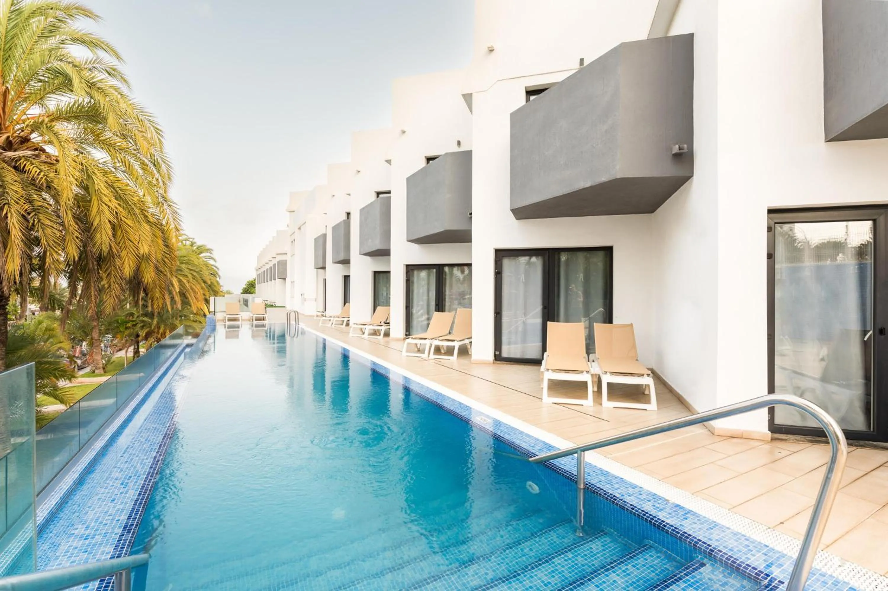 Swimming pool in BARRANCO Chic! Apartments by ALEGRIA