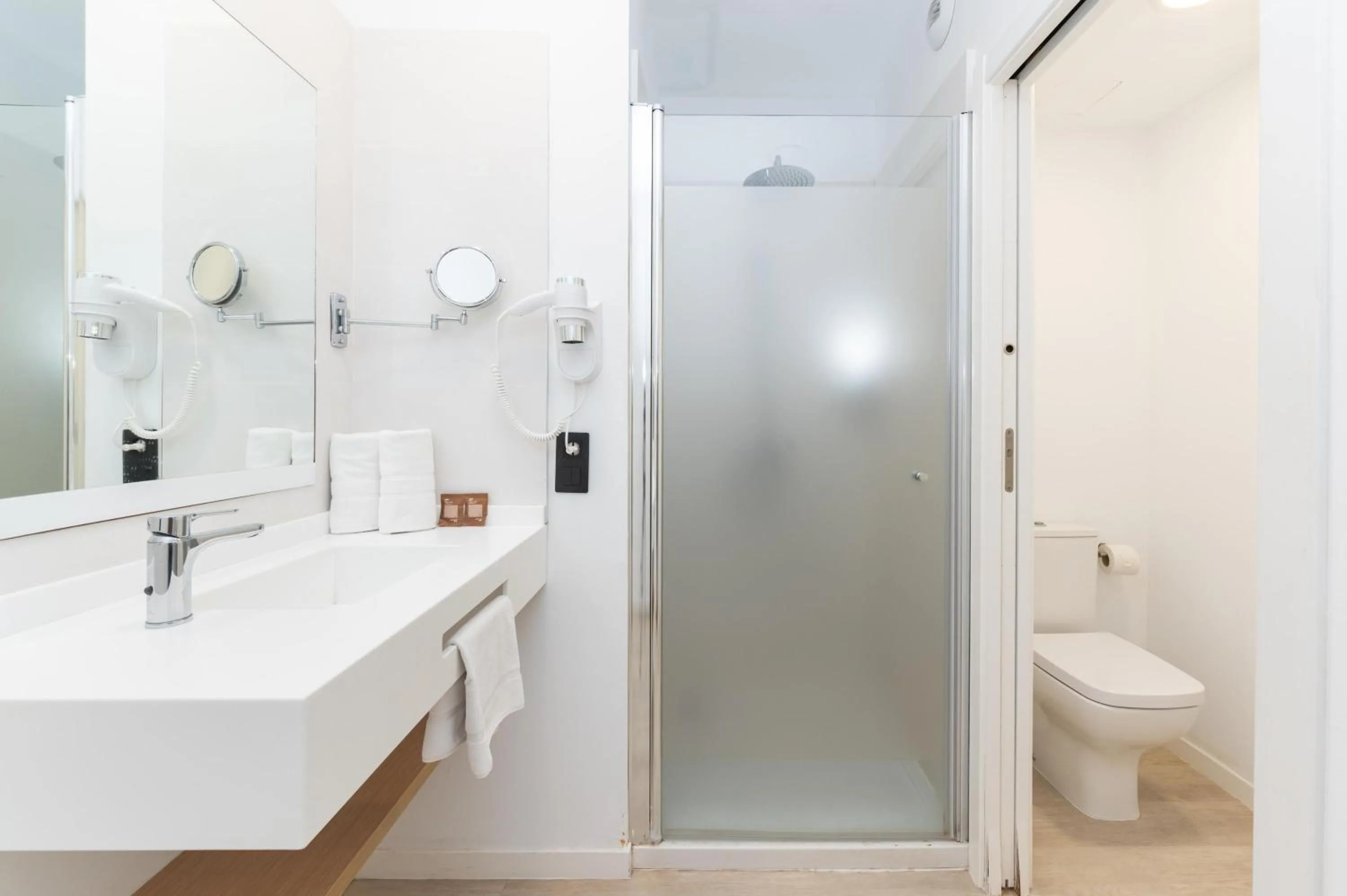 Bathroom in BARRANCO Chic! Apartments by ALEGRIA