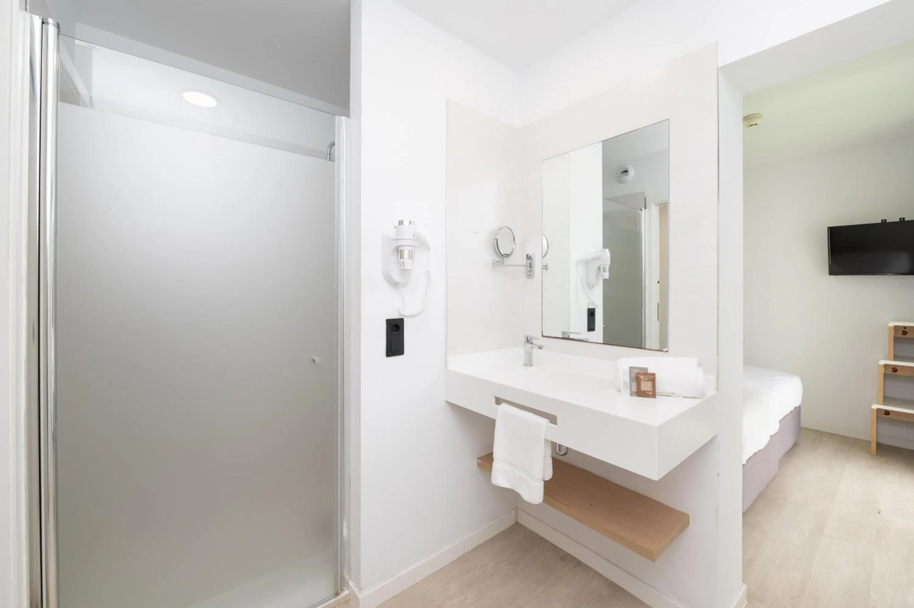 Bathroom in BARRANCO Chic! Apartments by ALEGRIA