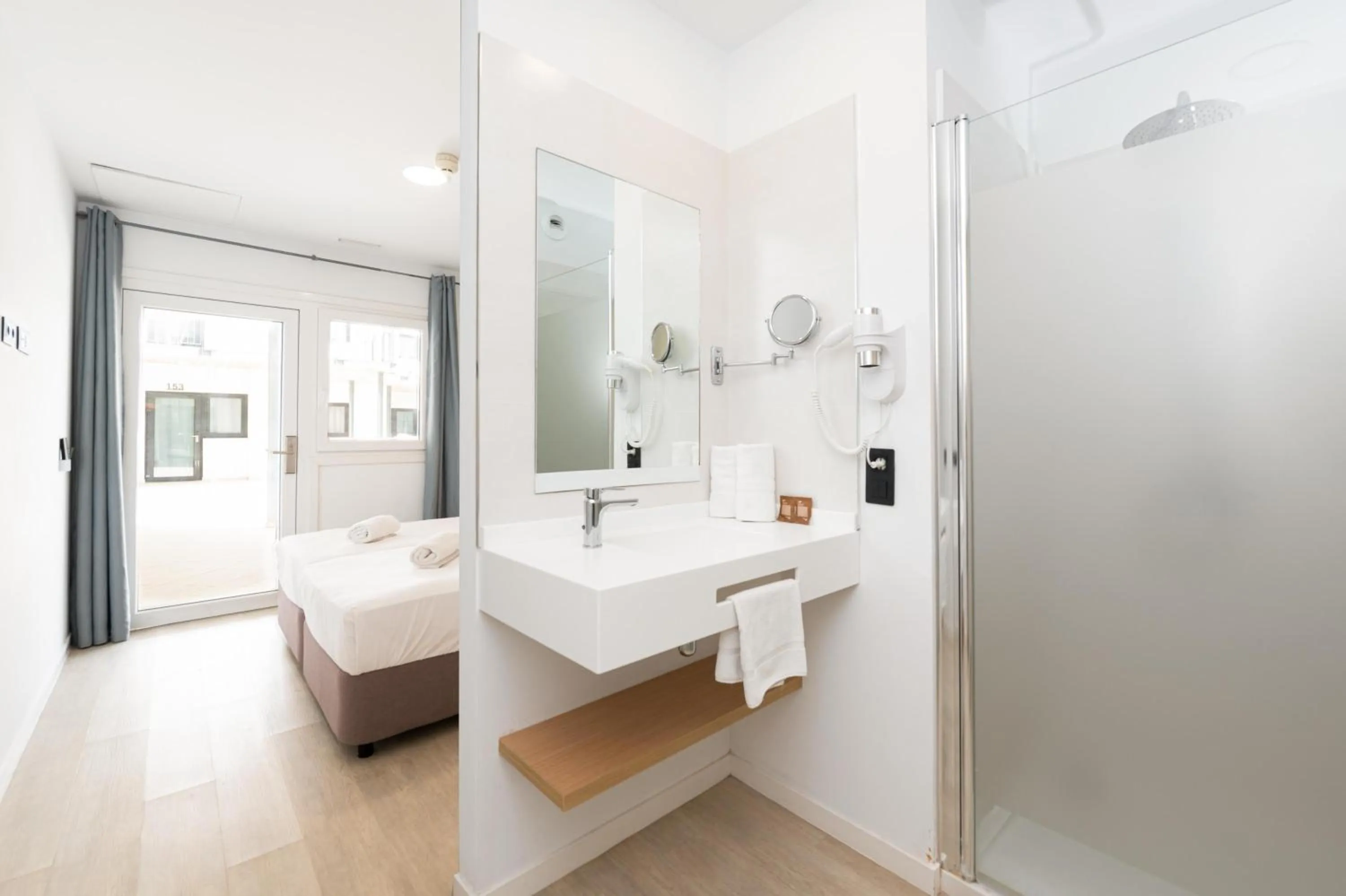 Bathroom in BARRANCO Chic! Apartments by ALEGRIA