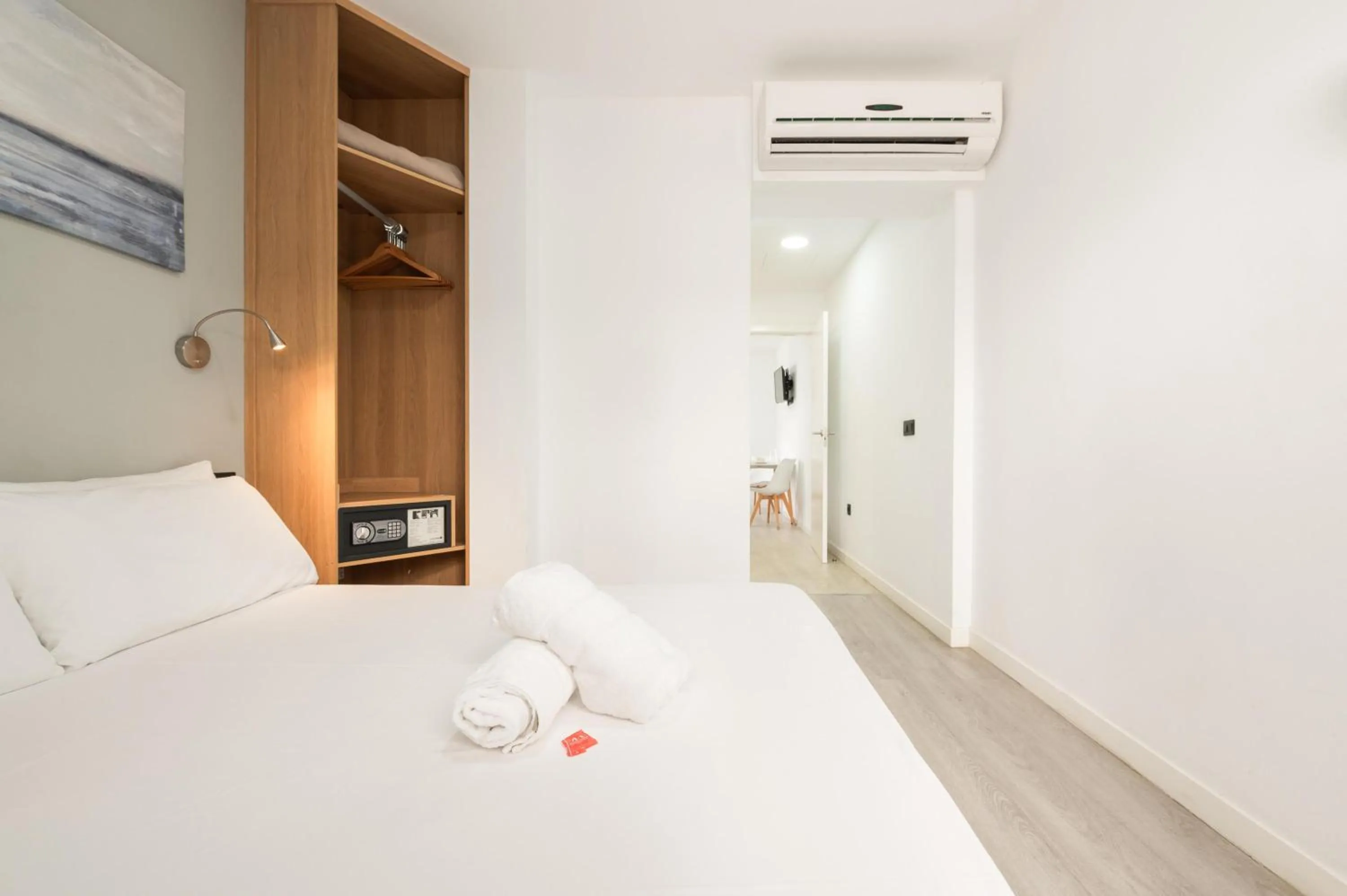 Photo of the whole room, Bed in BARRANCO Chic! Apartments by ALEGRIA