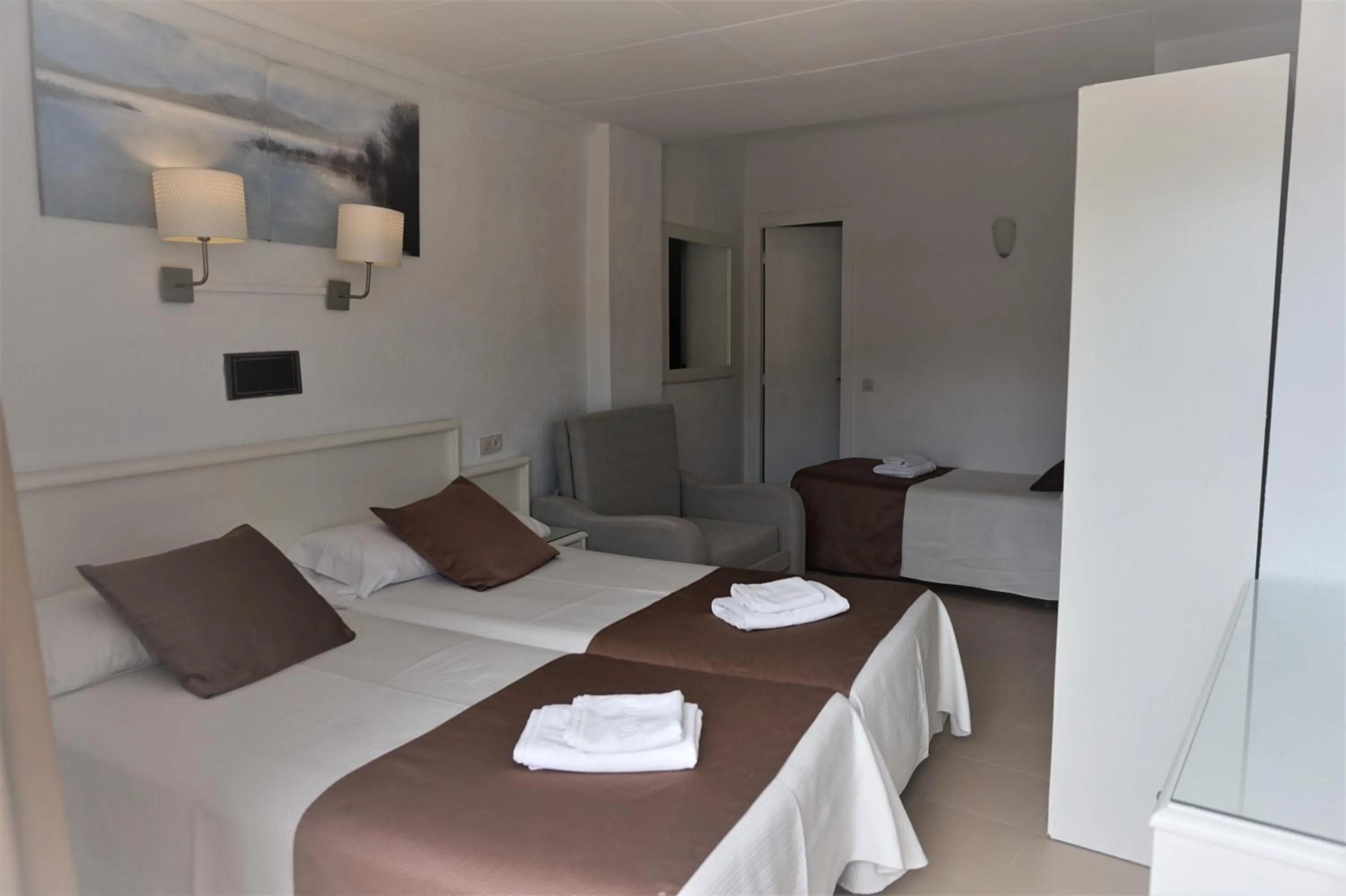 Photo of the whole room, Bed in Hotel Hermes