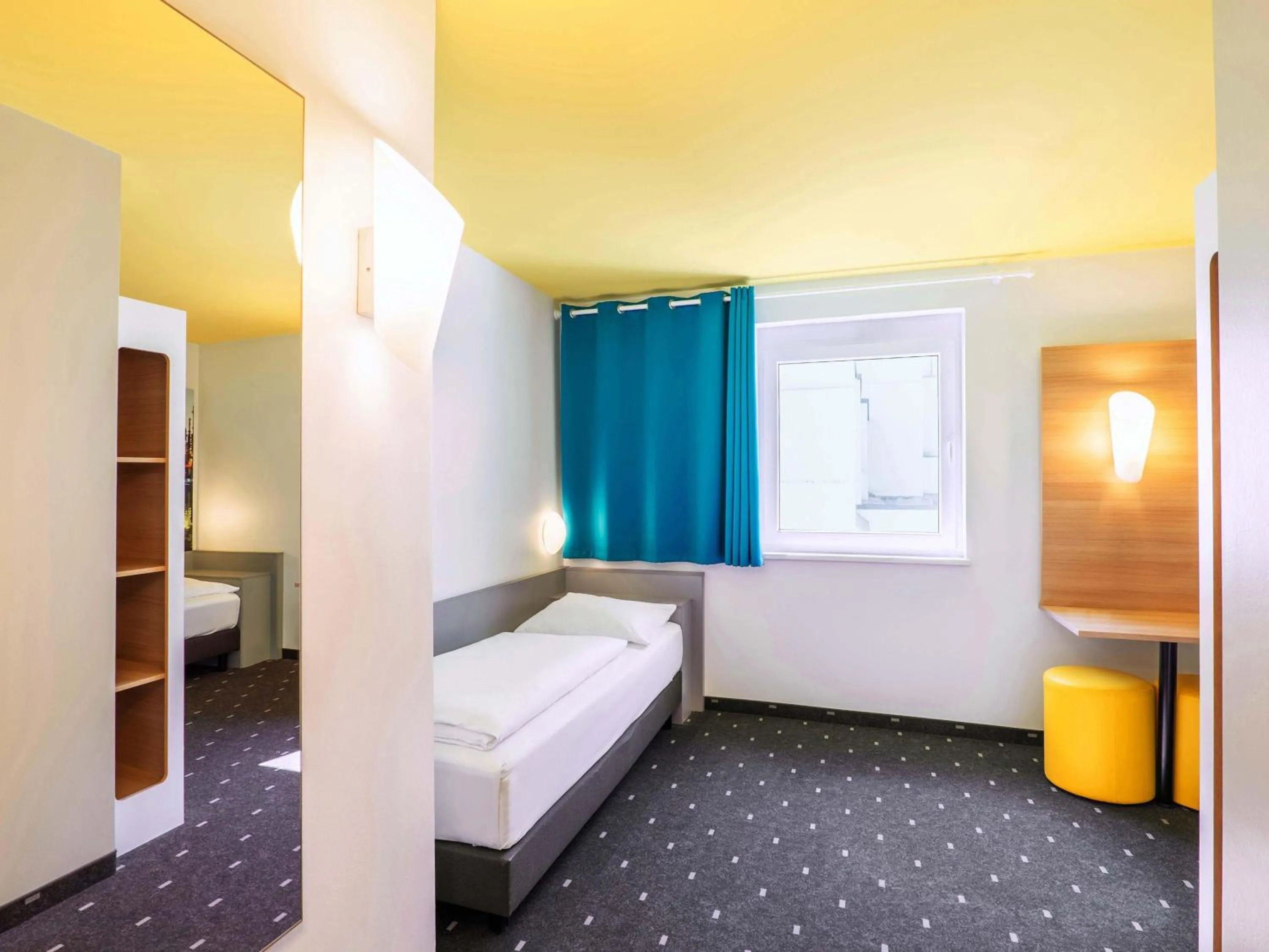 Photo of the whole room, Bed in B&B Hotel Ludwigshafen