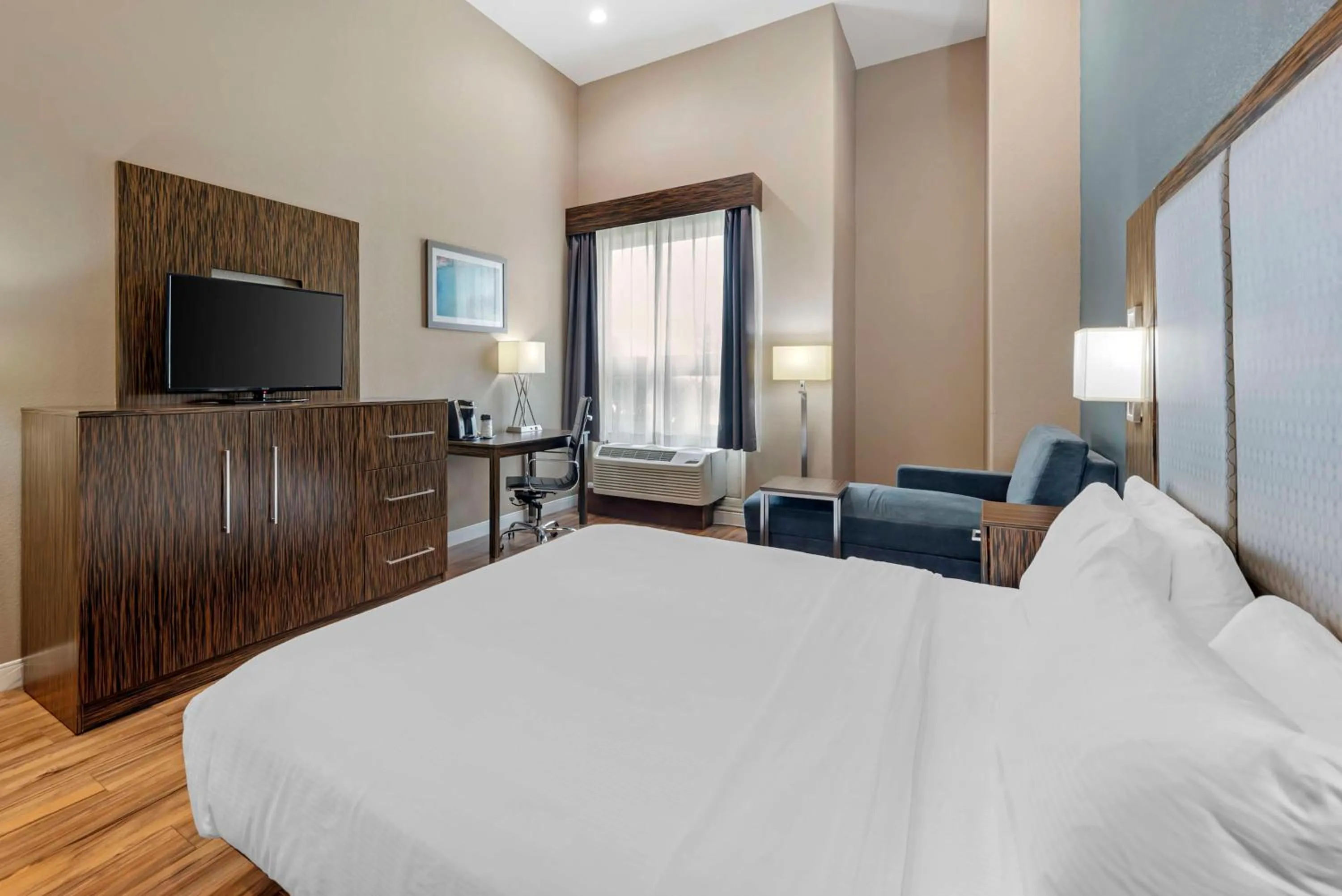 Bedroom, Bed in Best Western Plus Pflugerville Inn & Suites