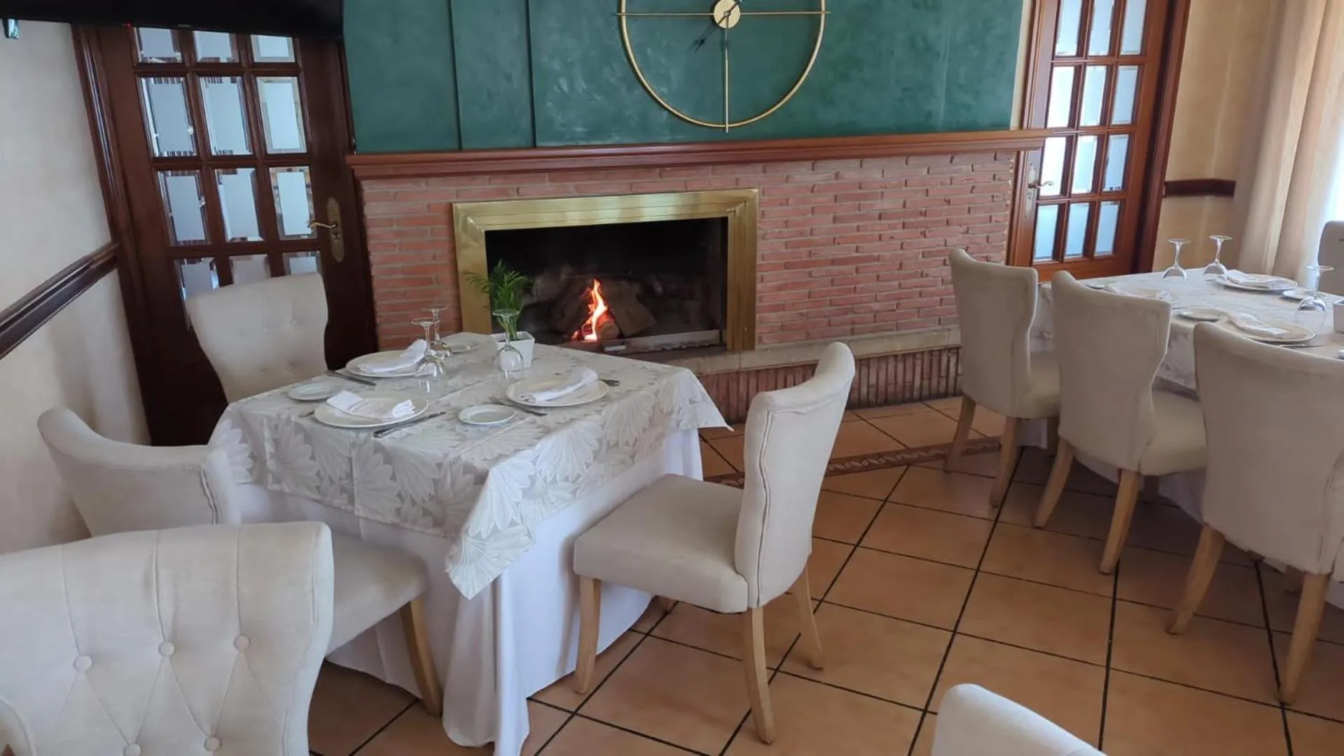 Restaurant/places to eat in Hotel Salvador