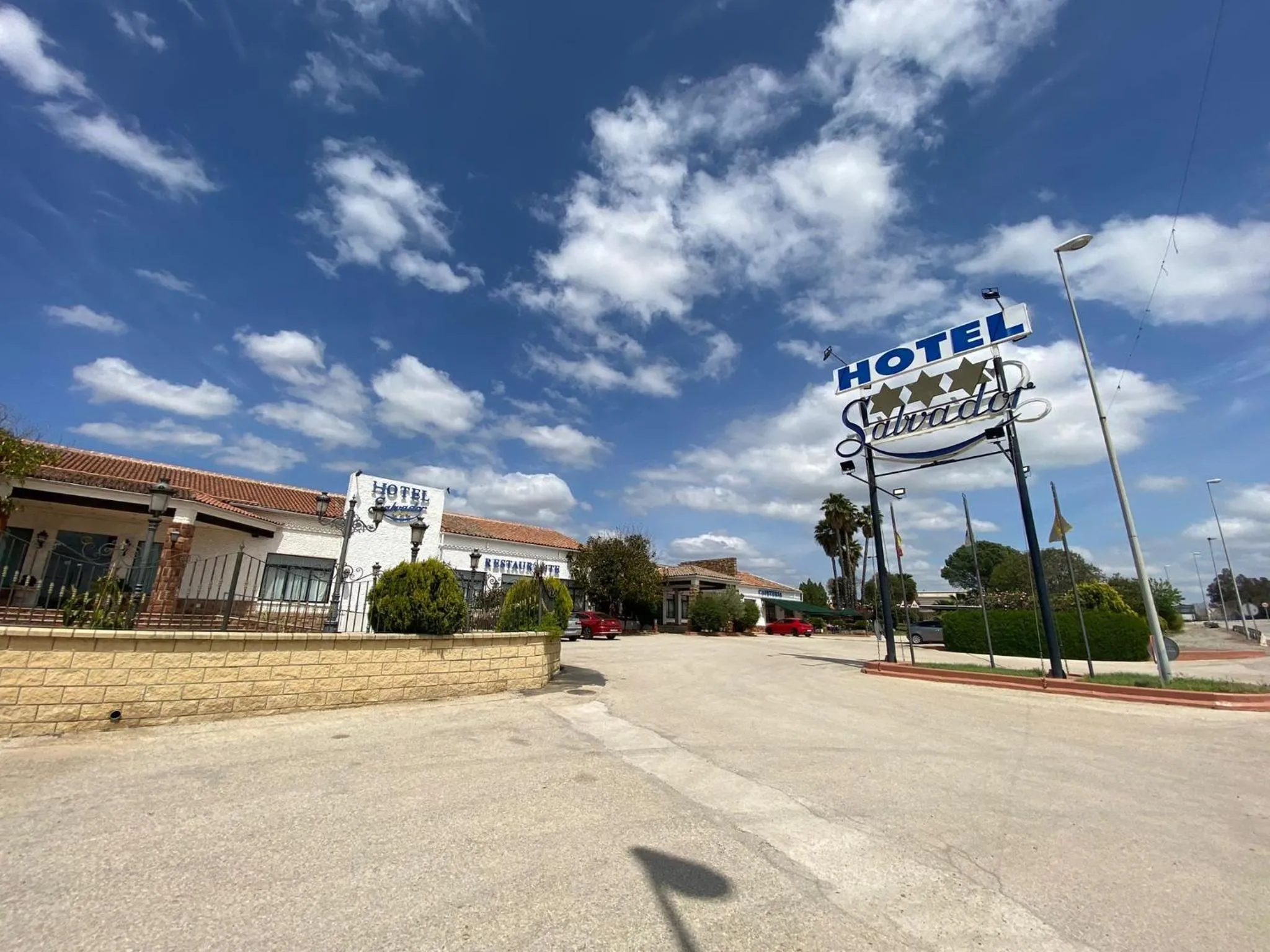 Facade/entrance in Hotel Salvador
