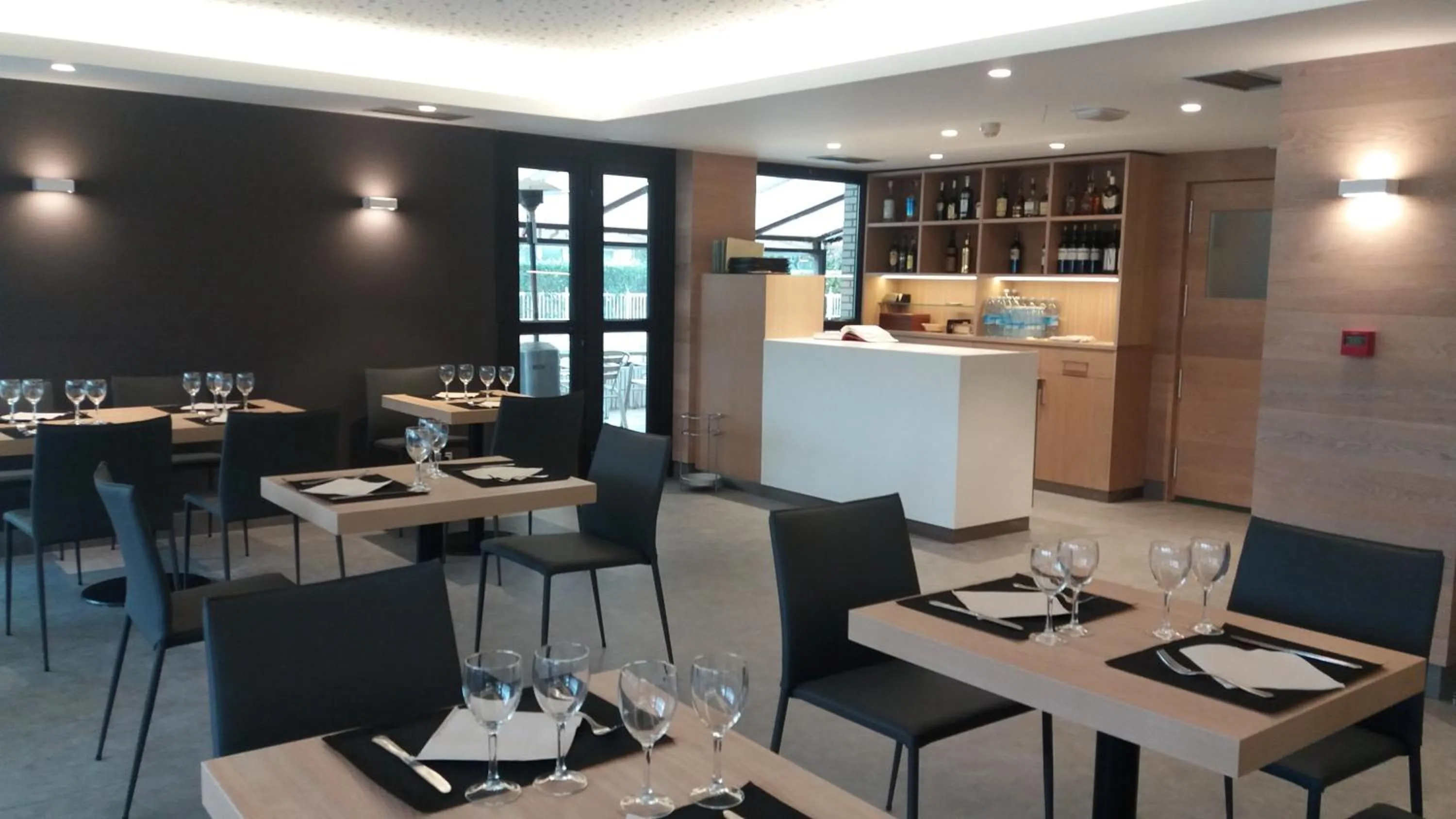 Restaurant/places to eat in Hotel Ezeiza