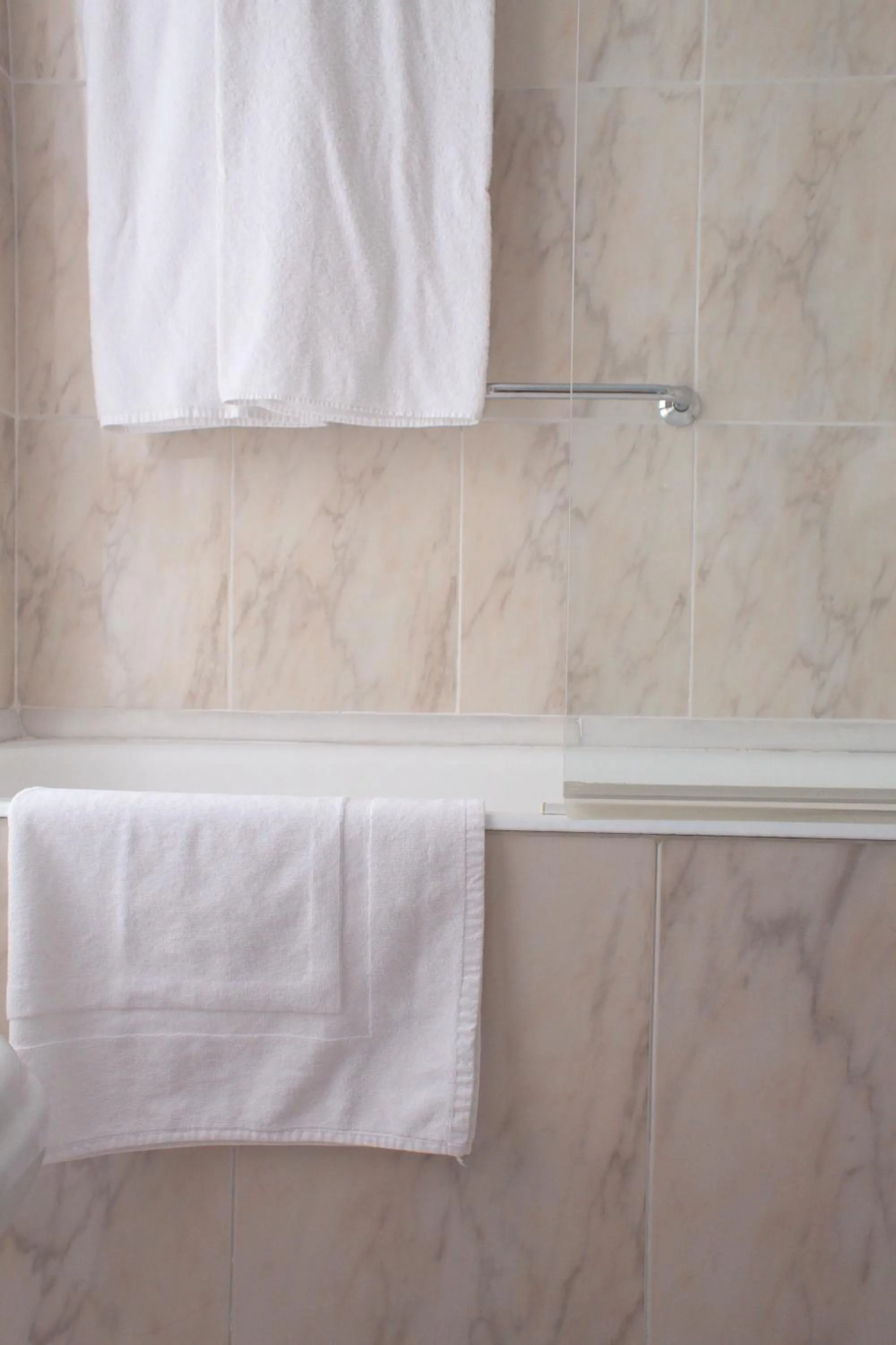 Bath in Hotel Ezeiza