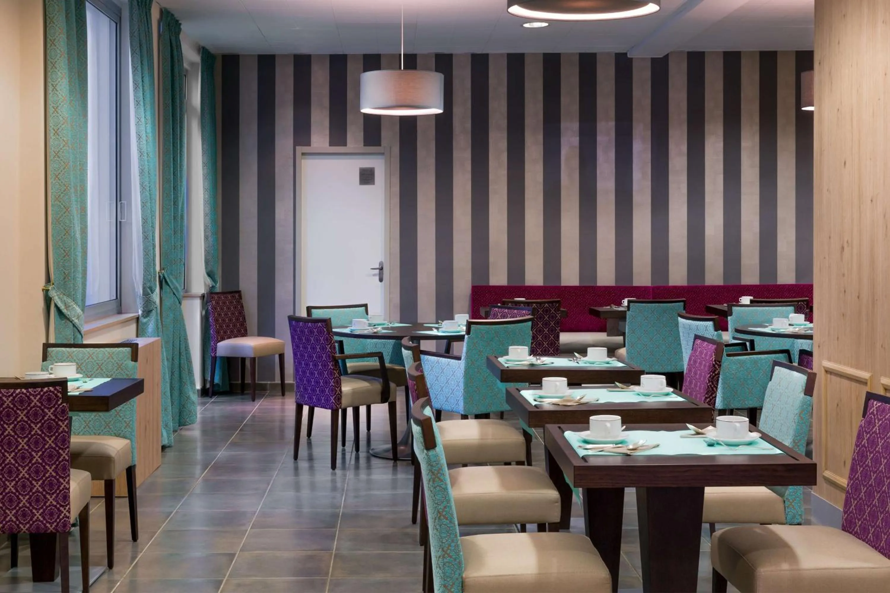 Restaurant/places to eat in Hôtel Le Rive Droite & SPA