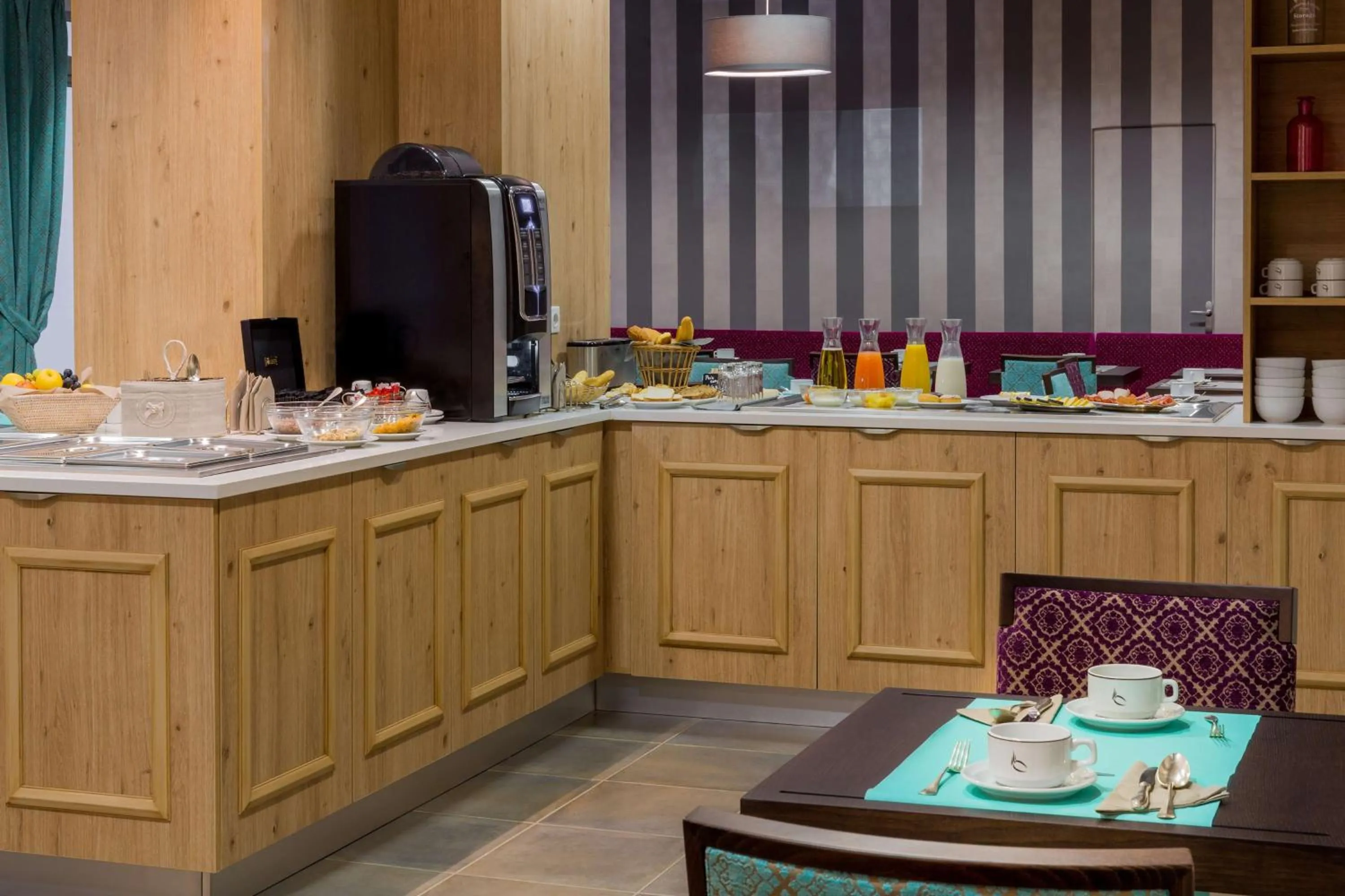 Restaurant/places to eat in Hôtel Le Rive Droite & SPA