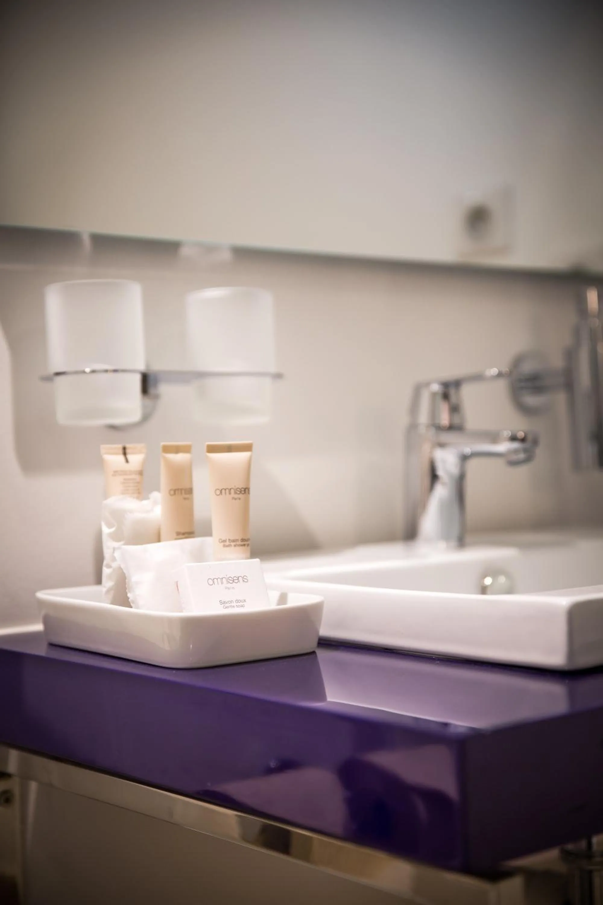 Bathroom in Hôtel Le Rive Droite & SPA