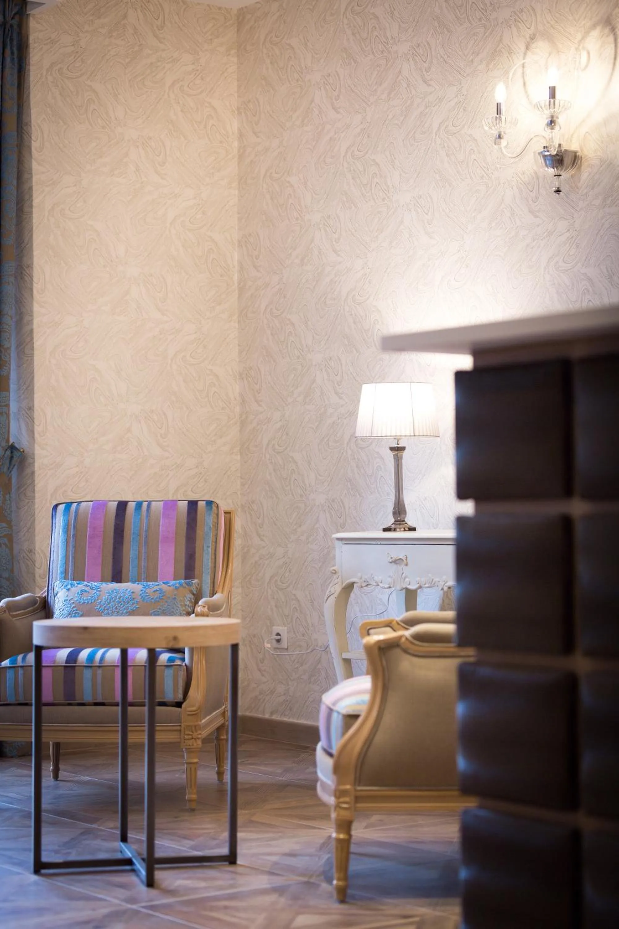 Living room in Hôtel Le Rive Droite & SPA