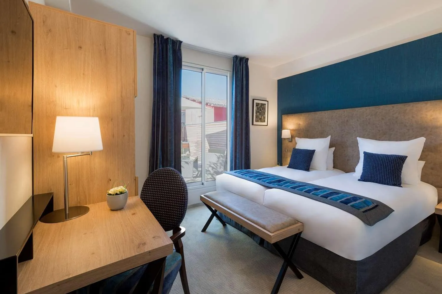 Balcony/Terrace, Bed in Hôtel Le Rive Droite & SPA