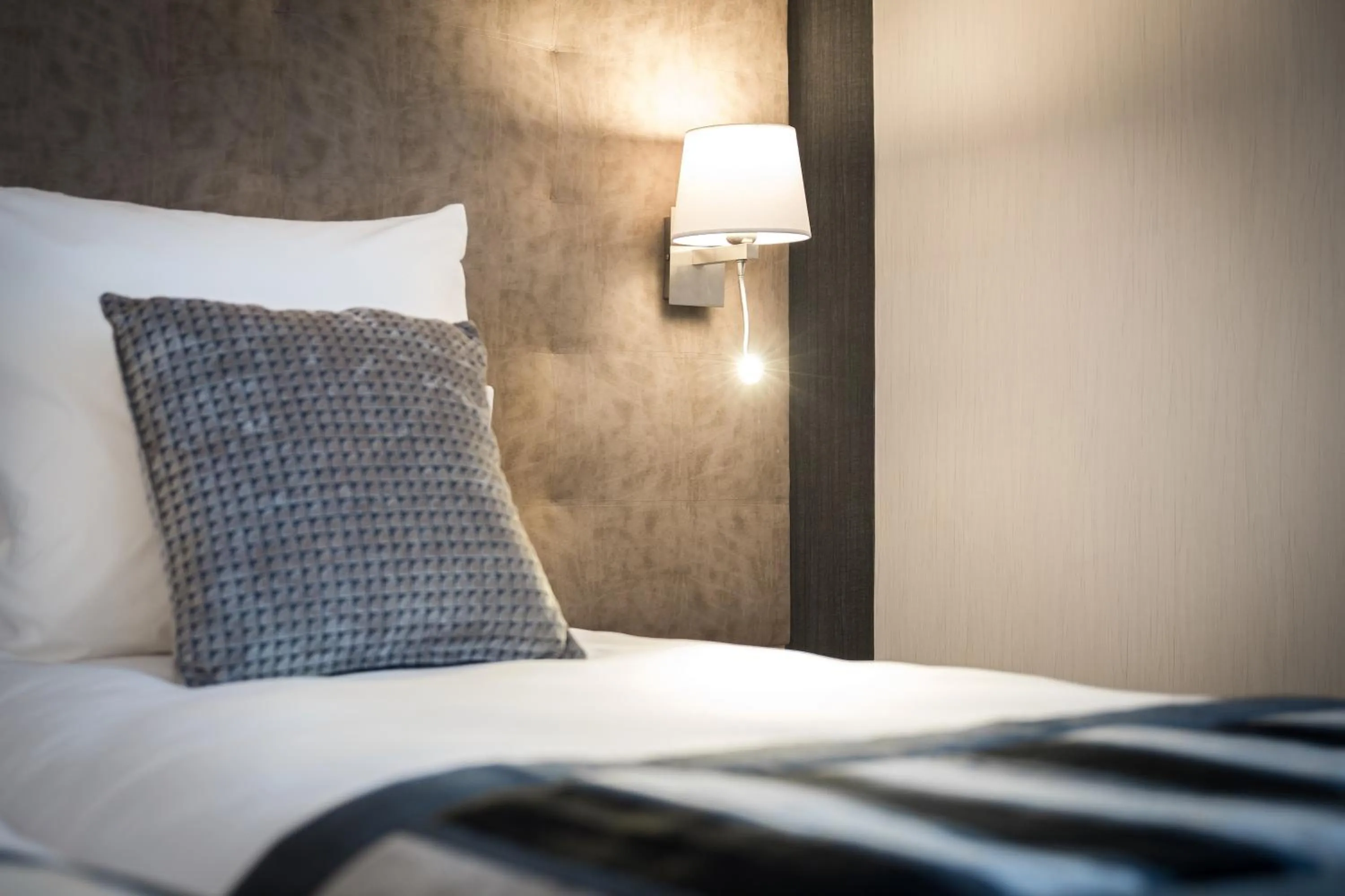 Bed in Hôtel Le Rive Droite & SPA