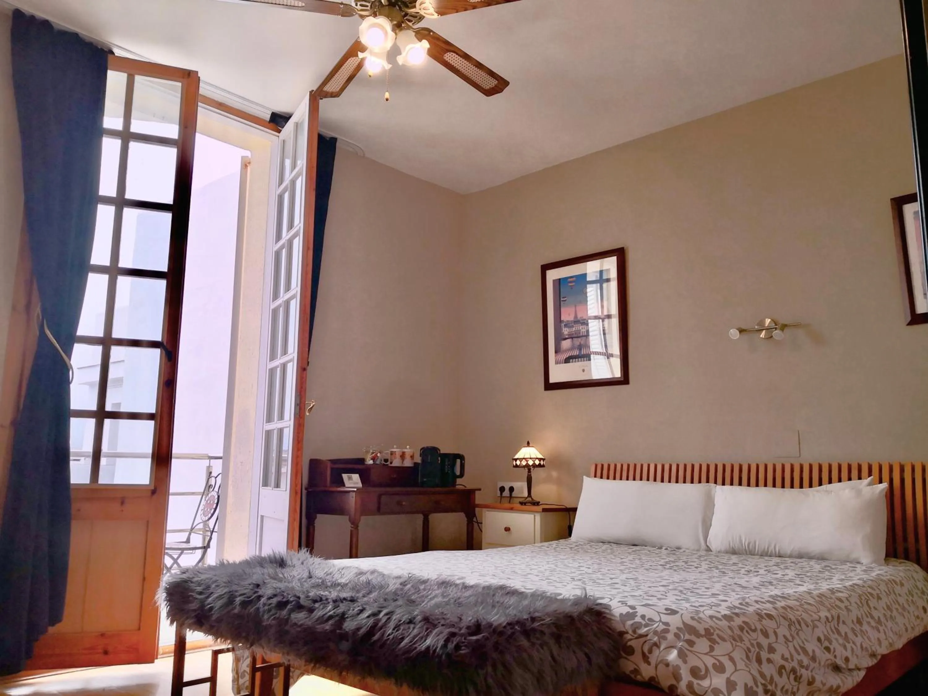 Property building, Bed in Privat Hotel Liberty Sitges