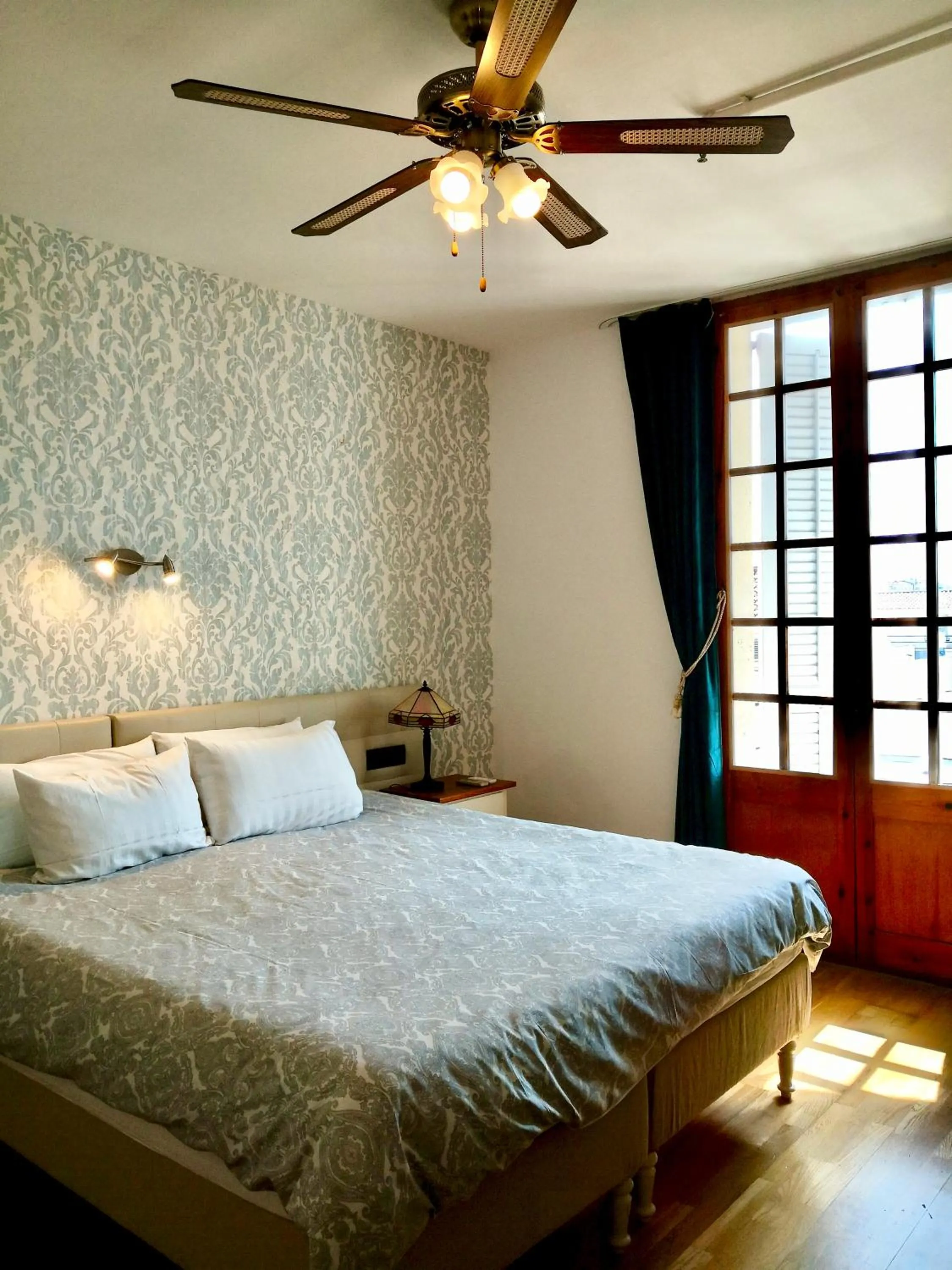 Property building, Bed in Privat Hotel Liberty Sitges