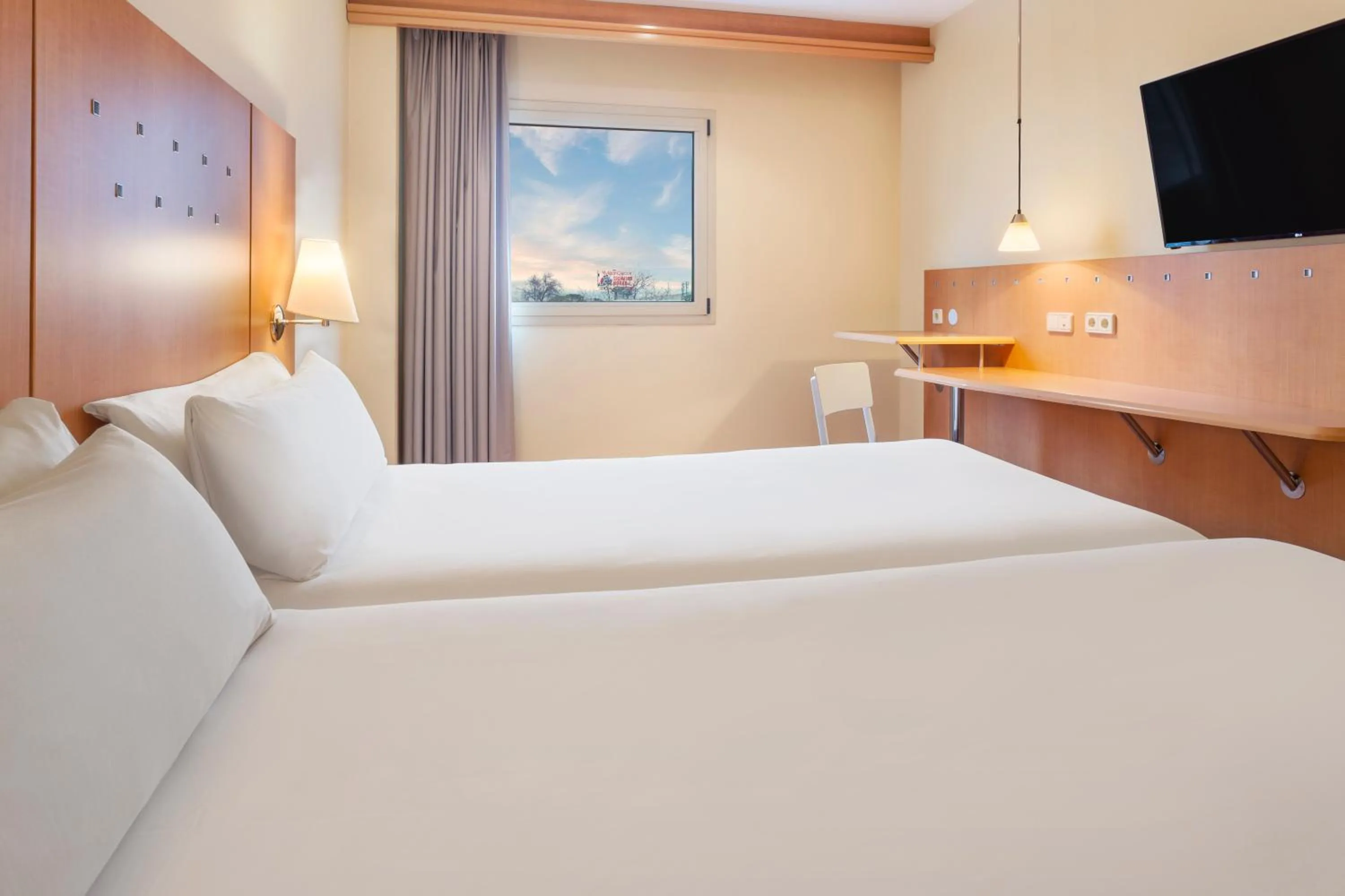 Bed in B&B HOTEL Madrid Arganda