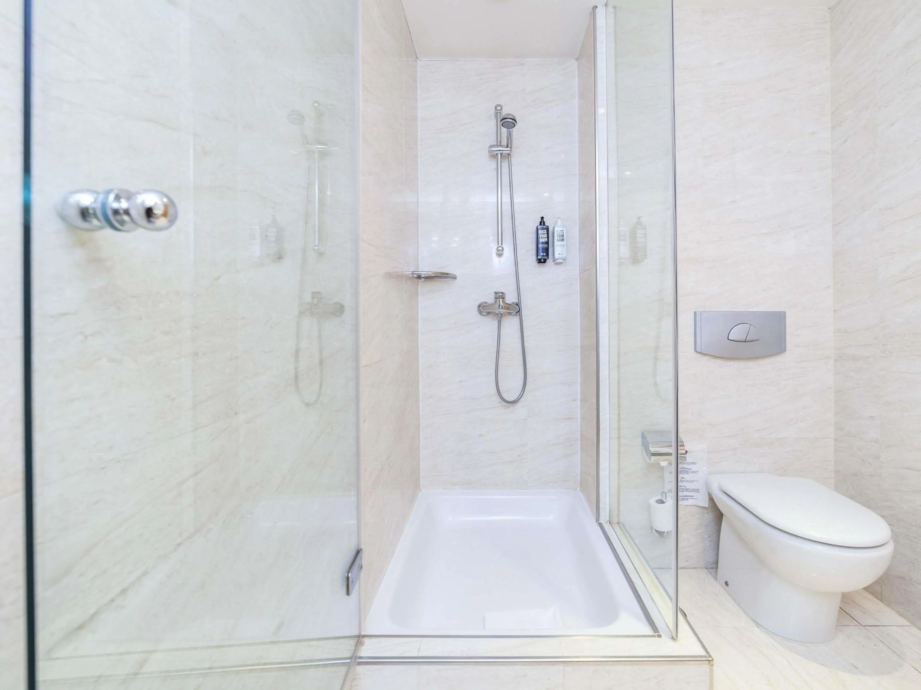 Shower in Ibis Alcala de Henares La Garena