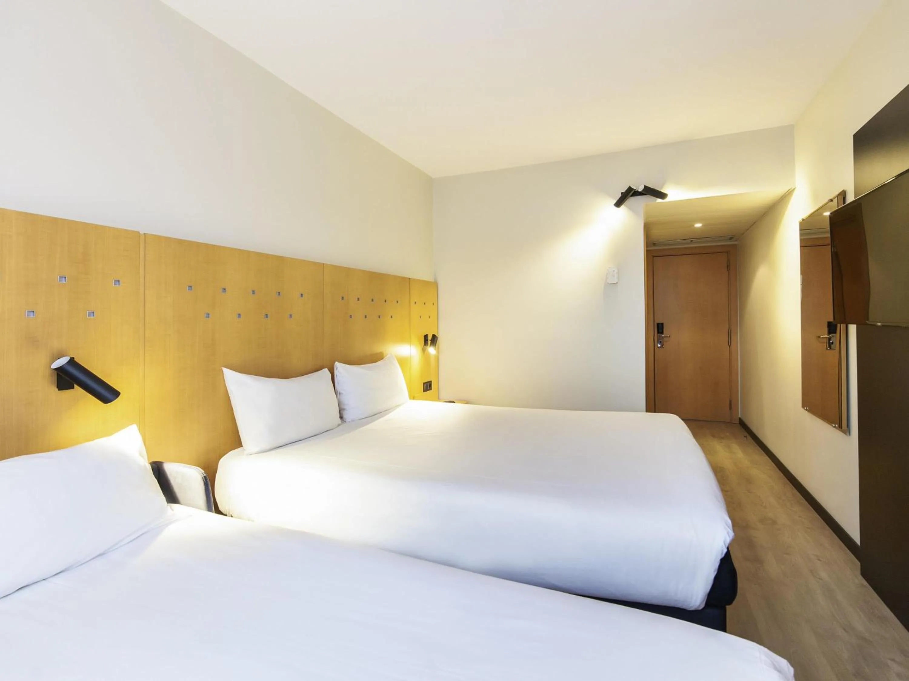 Bedroom, Bed in Ibis Alcala de Henares La Garena