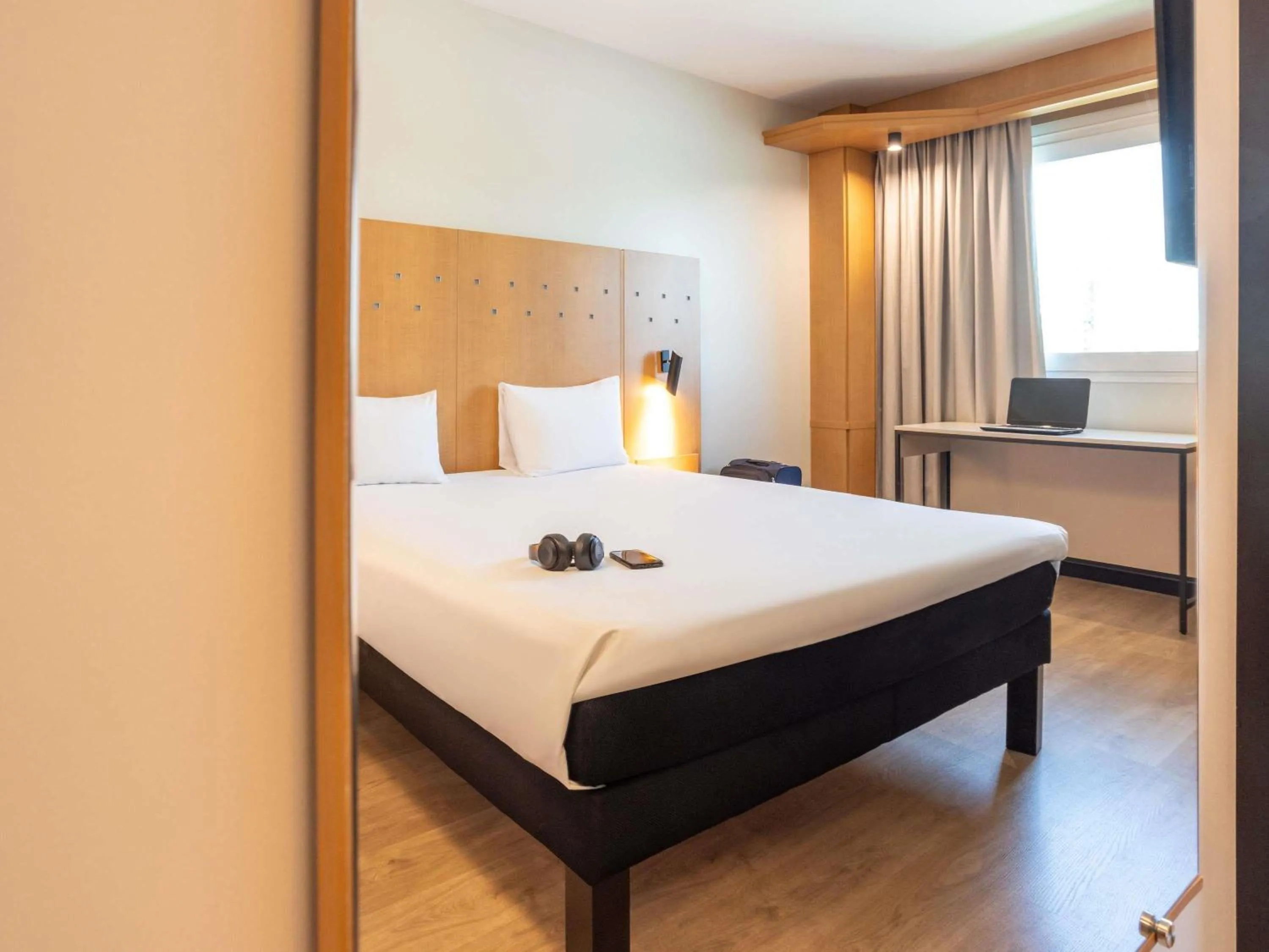 Bedroom, Bed in Ibis Alcala de Henares La Garena