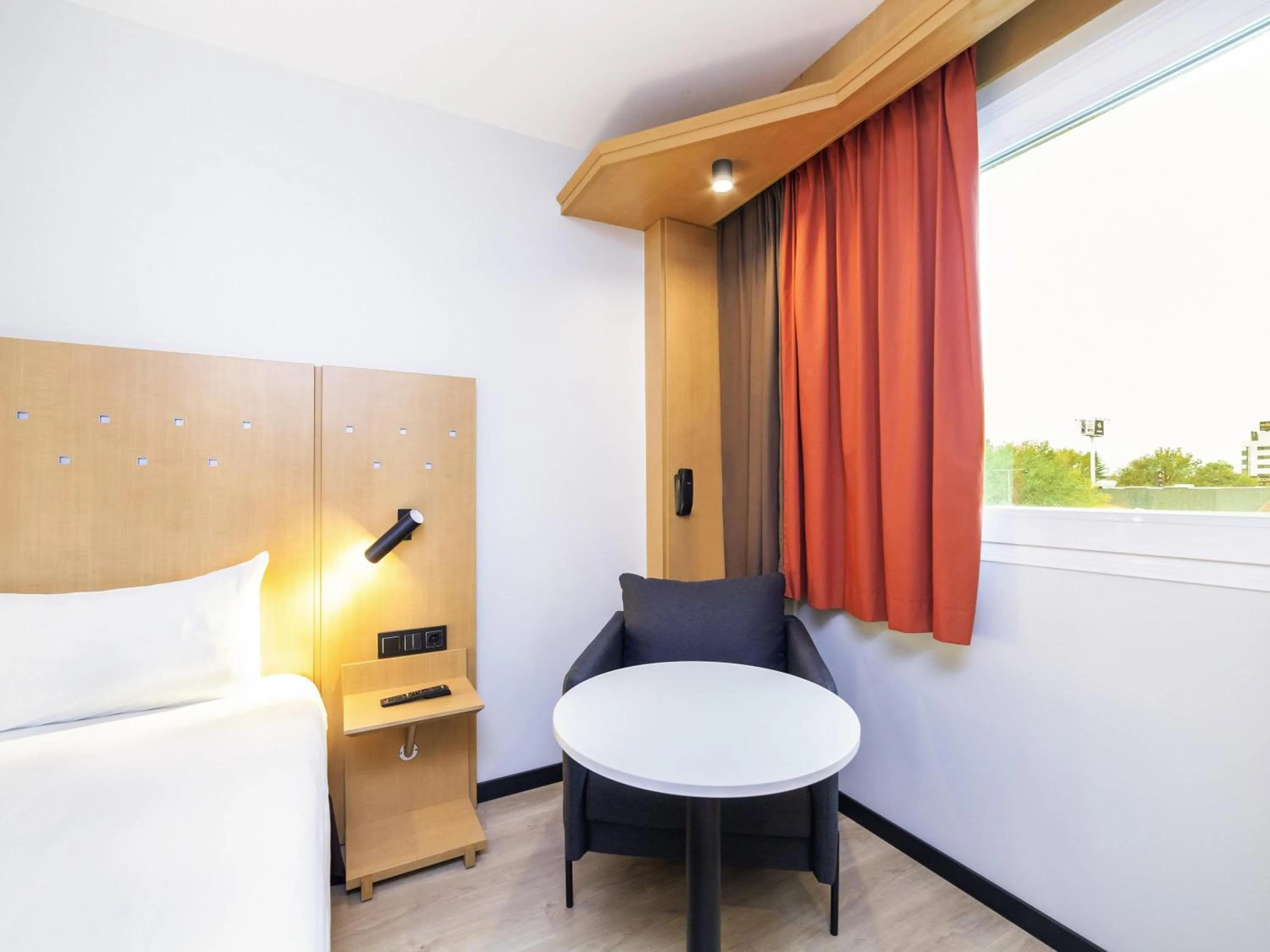 Bedroom, Bed in Ibis Alcala de Henares La Garena