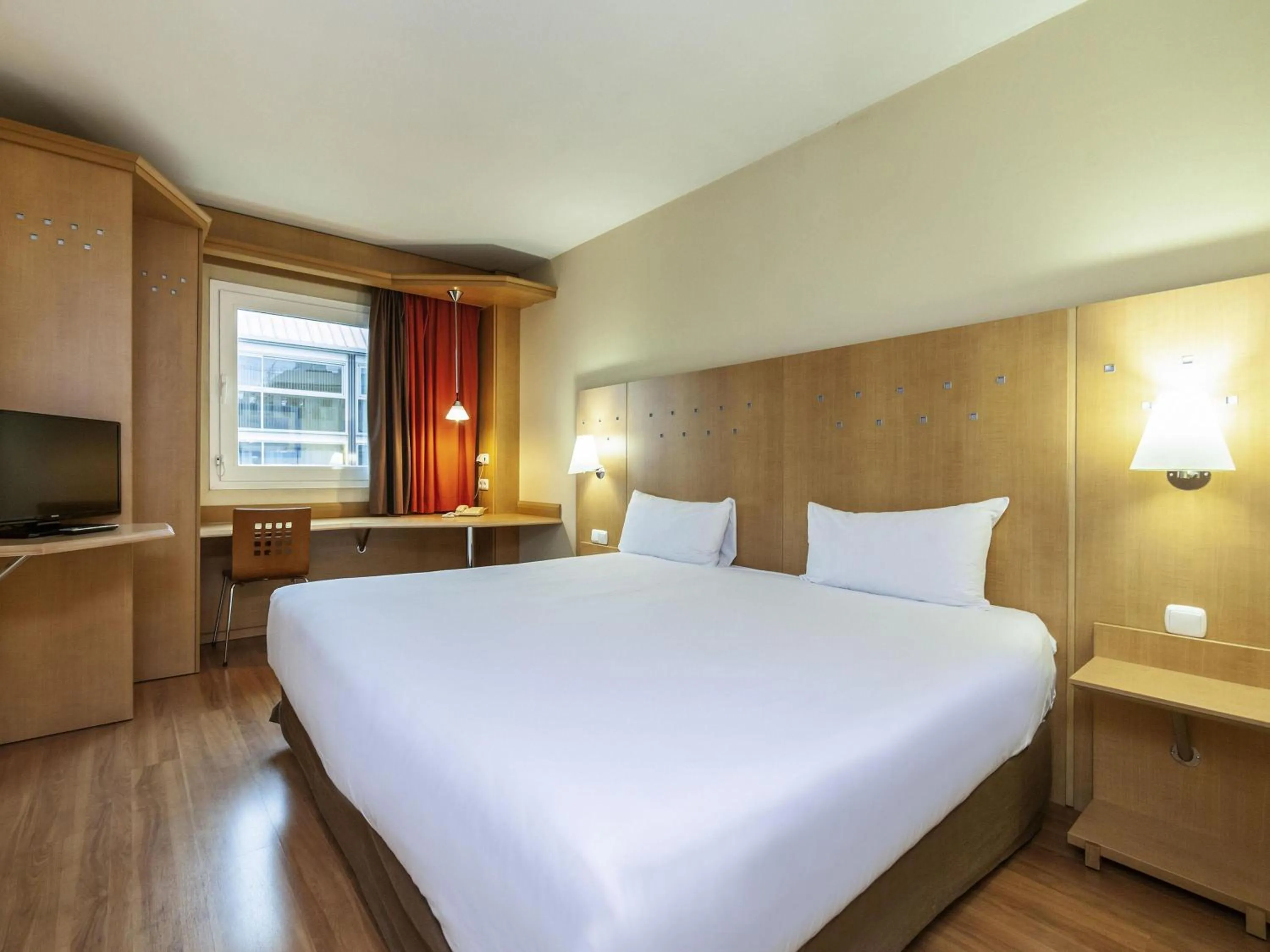 Bedroom, Bed in Ibis Alcala de Henares La Garena