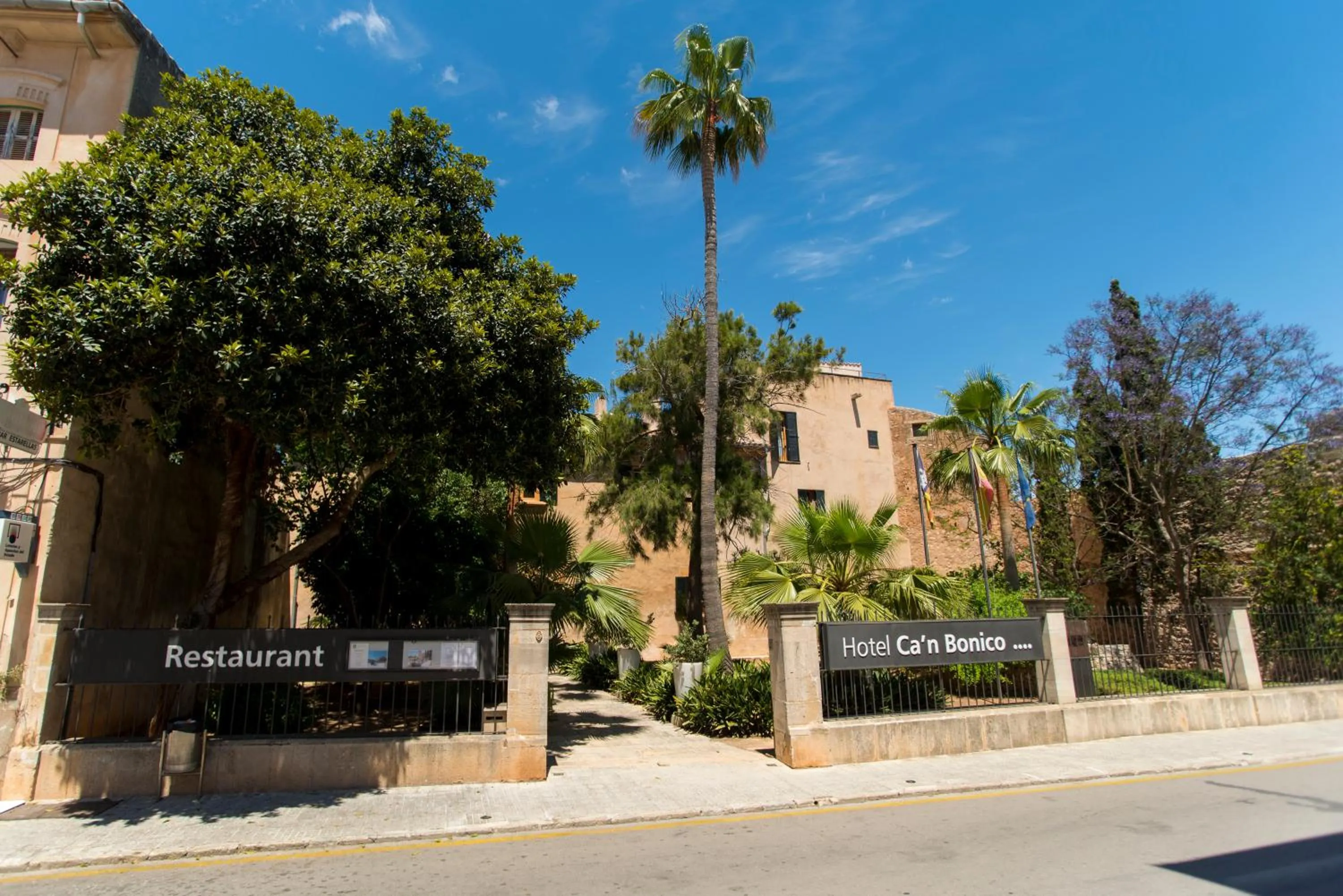 Facade/entrance in Hotel Ca'n Bonico