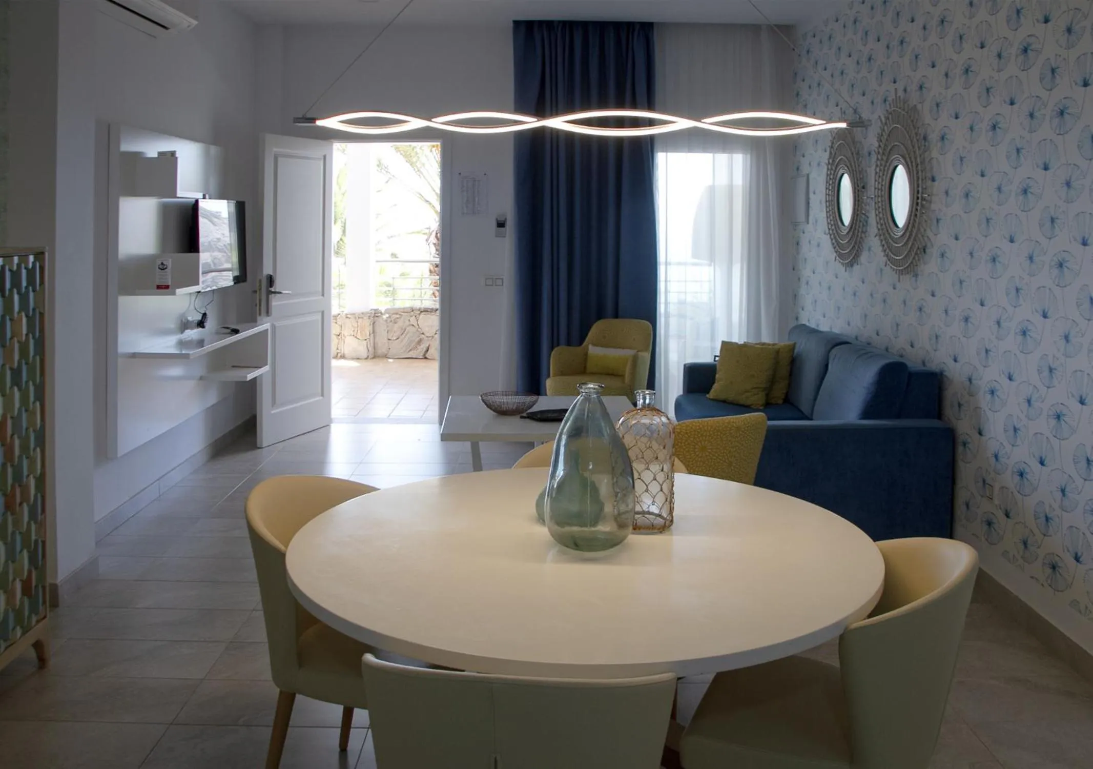 TV and multimedia in Holiday Club Jardin Amadores