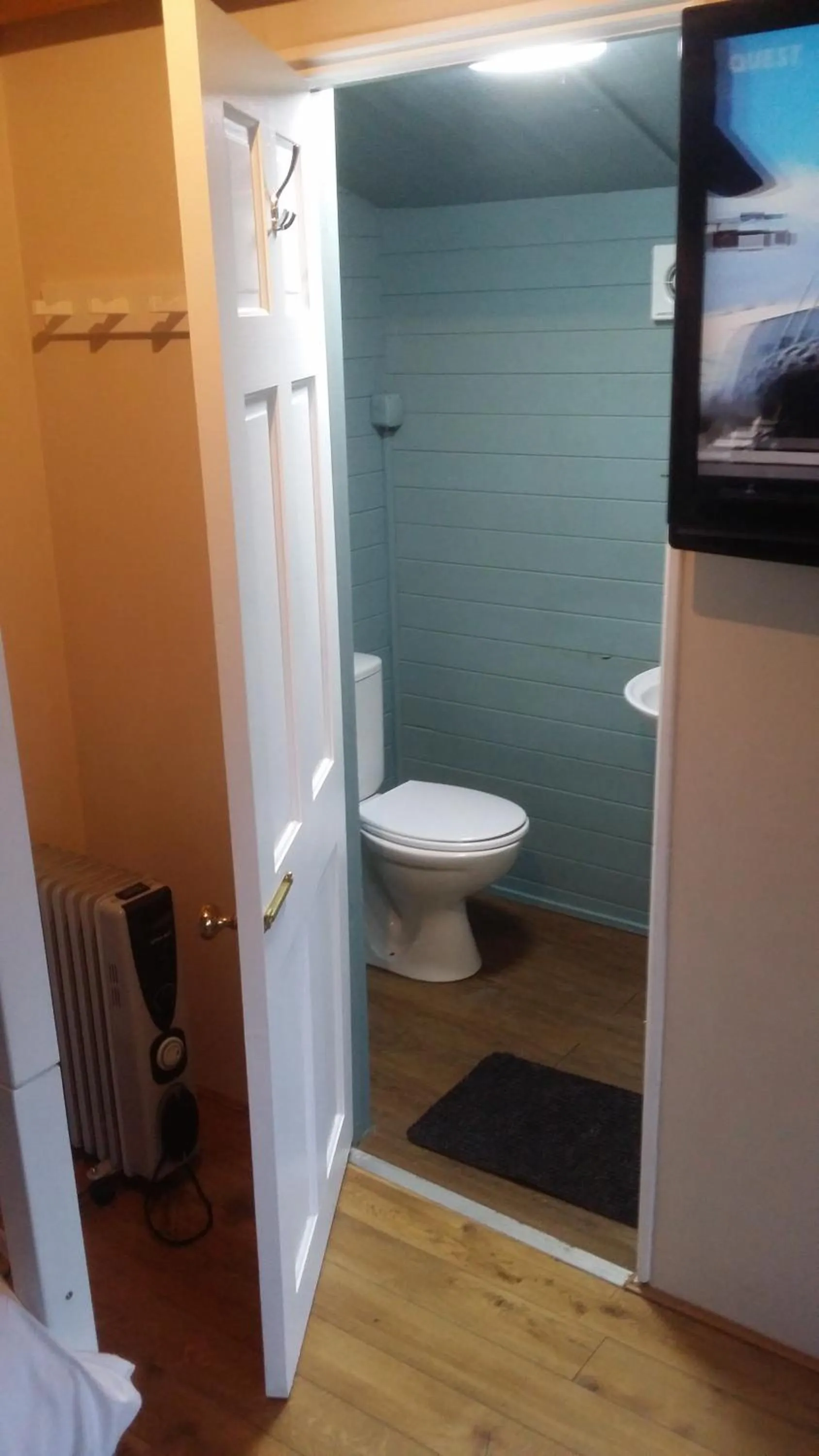 Bathroom in Bridge Farm Guesthouse rooms