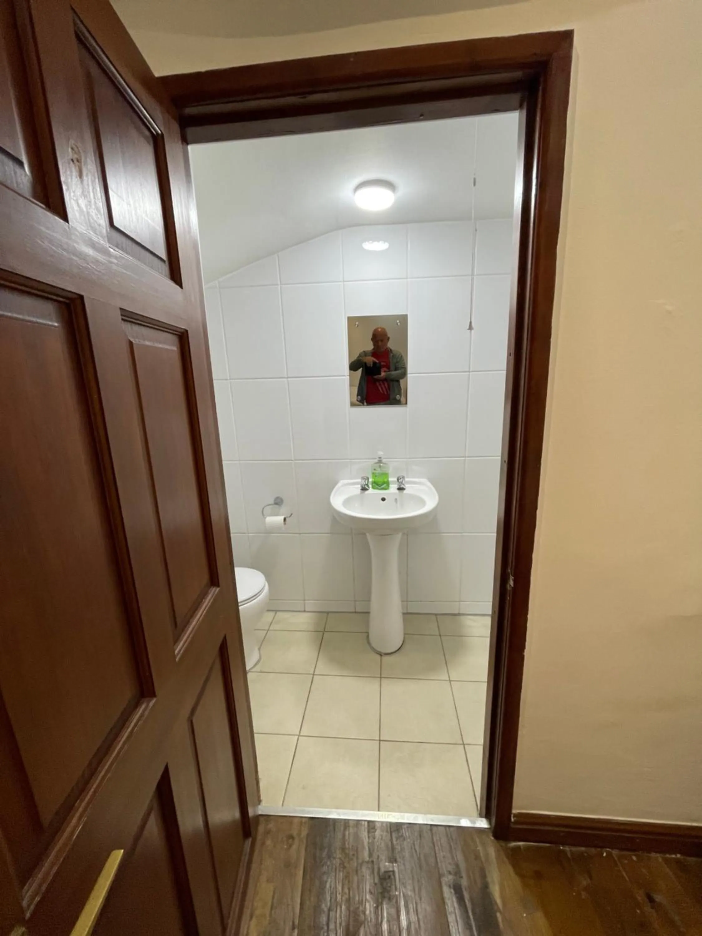 Toilet in Bridge Farm Guesthouse rooms