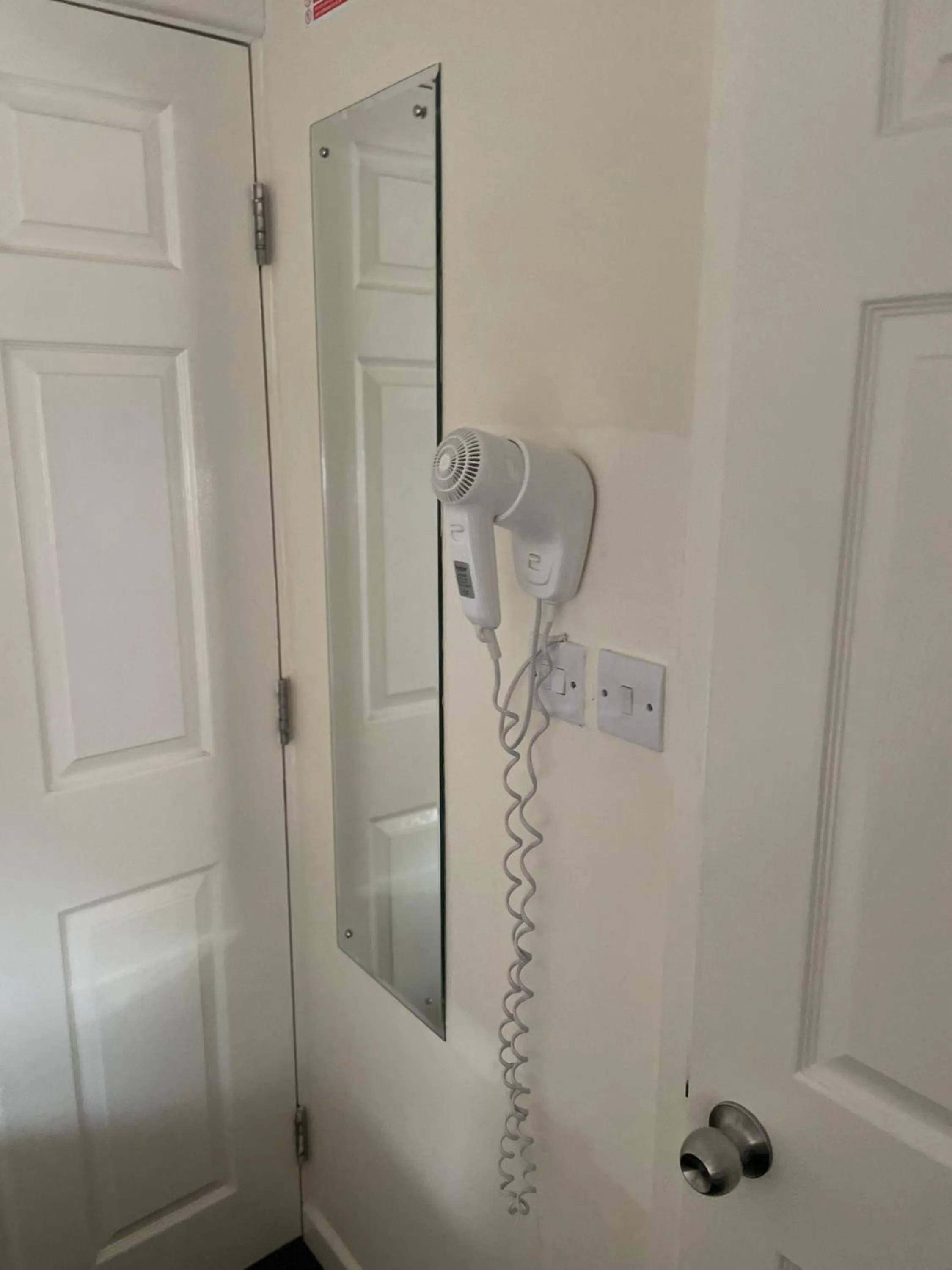 Property building in Bridge Farm Guesthouse rooms