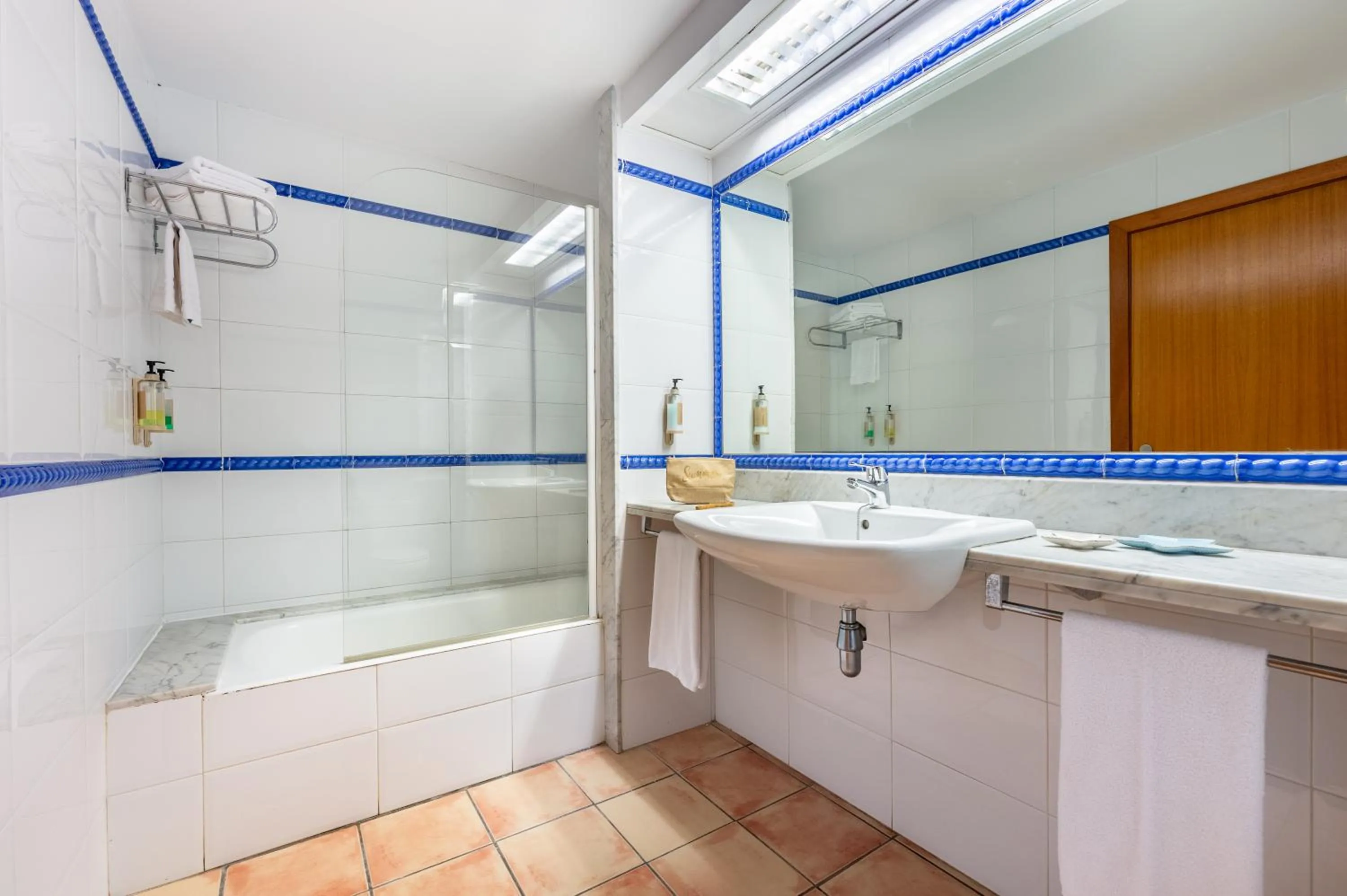 Bathroom in Vibra Blanc Palace Aparthotel