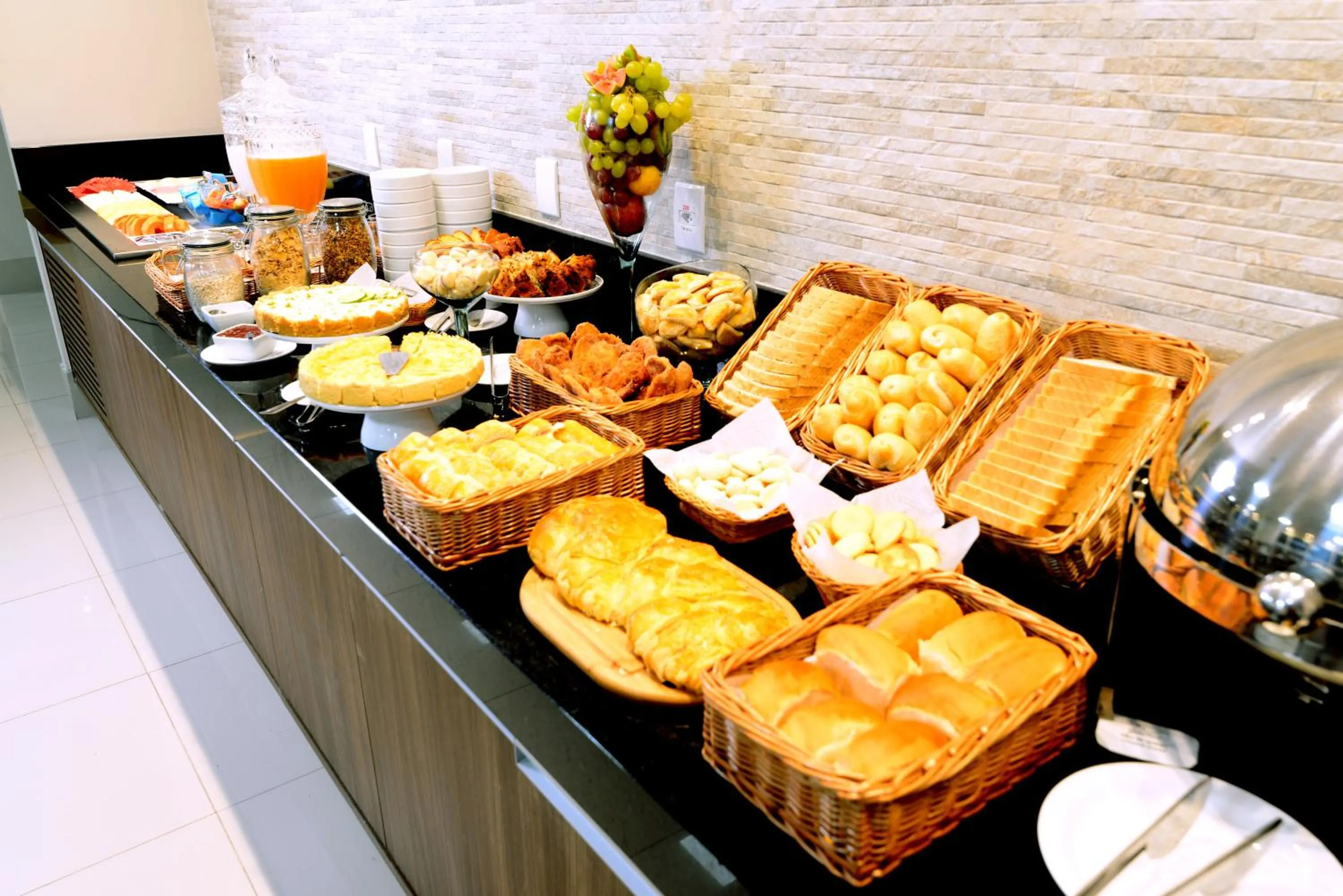 Restaurant/places to eat in Easy Hotel Cachoeiro de Itapemirim by Atlantica