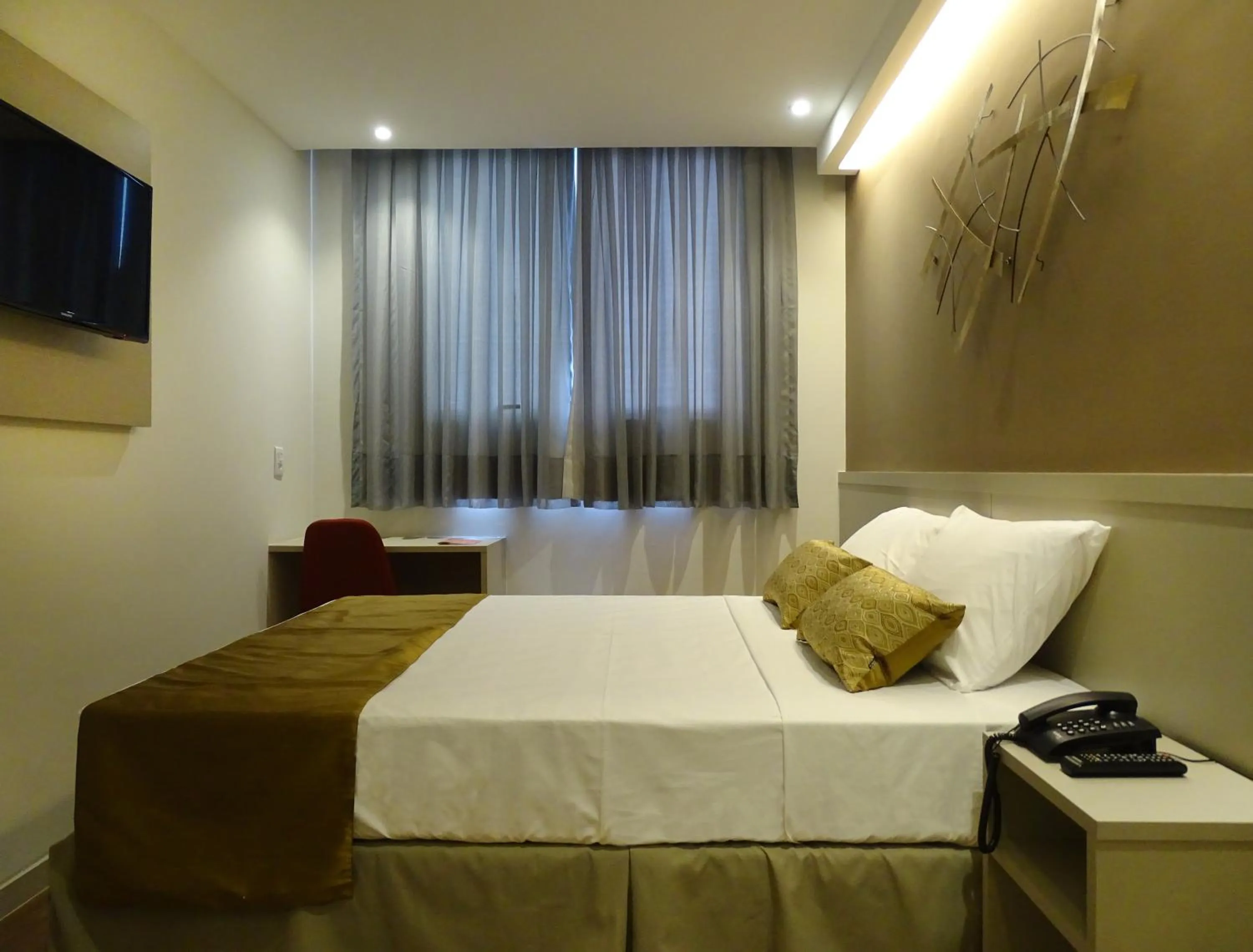 Bedroom, Bed in Easy Hotel Cachoeiro de Itapemirim by Atlantica