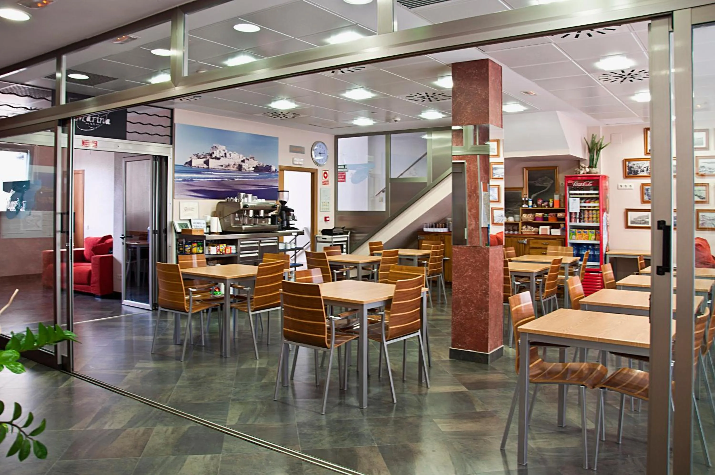 Restaurant/places to eat in Hotel Marina