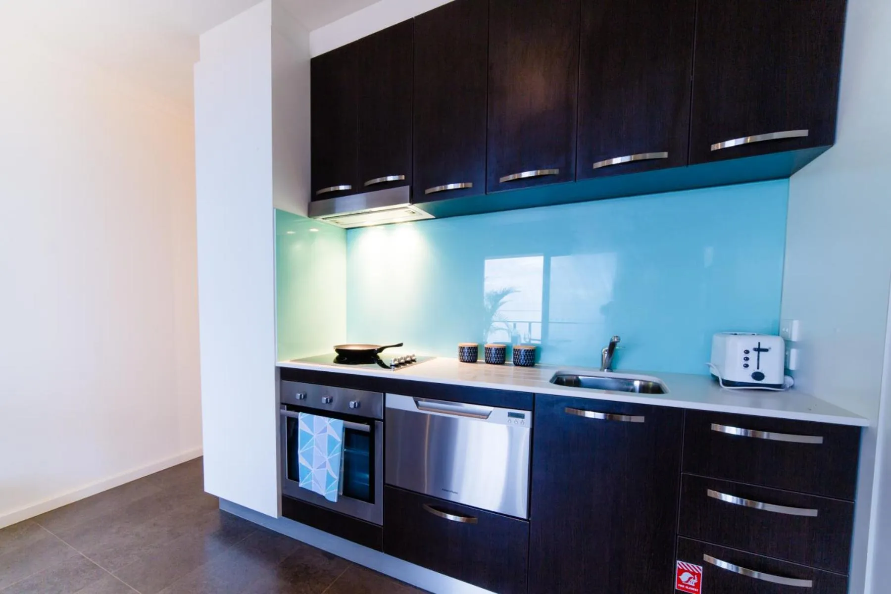 Kitchen or kitchenette in Onslow Beach Resort