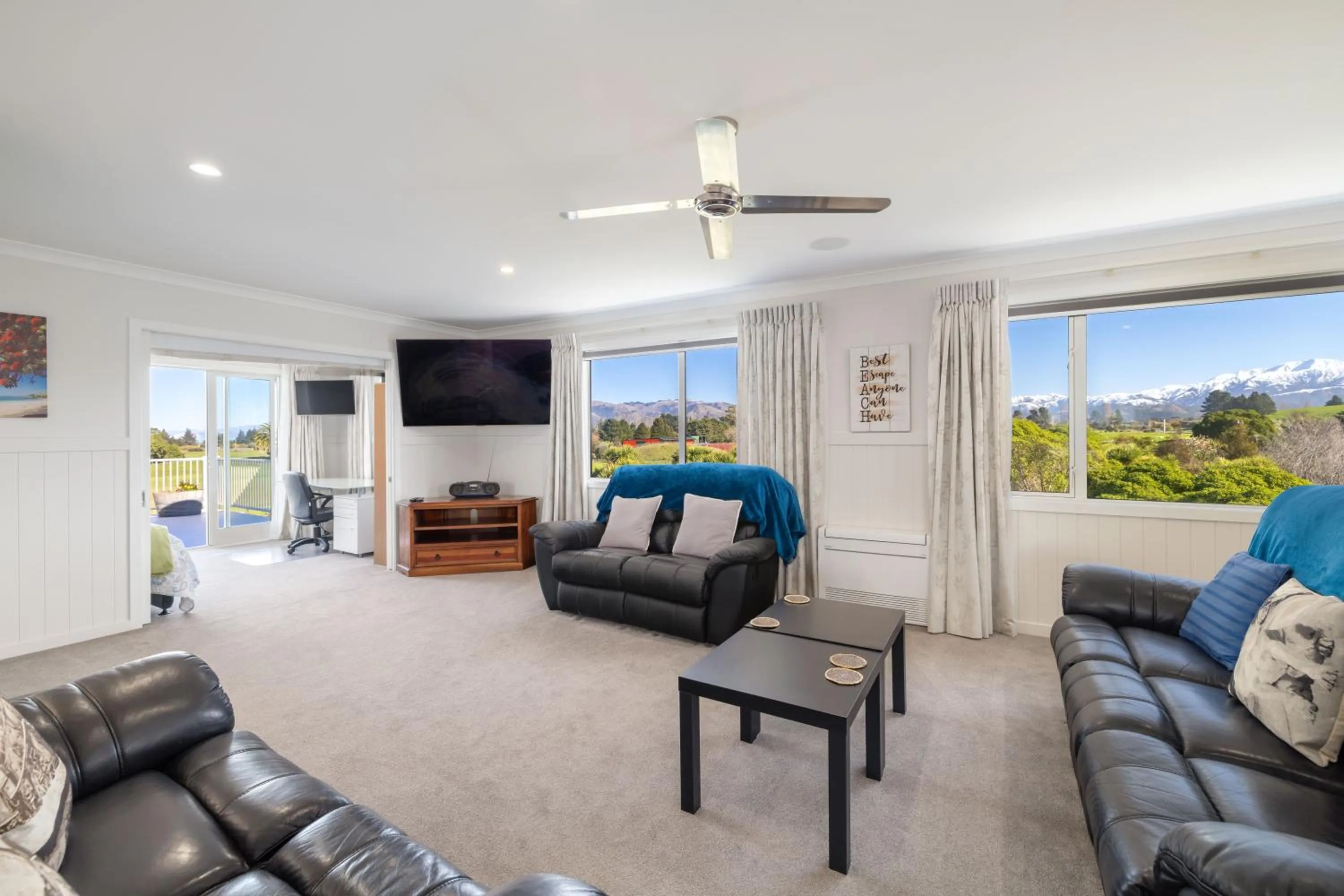 Living room in Kakatu Retreat