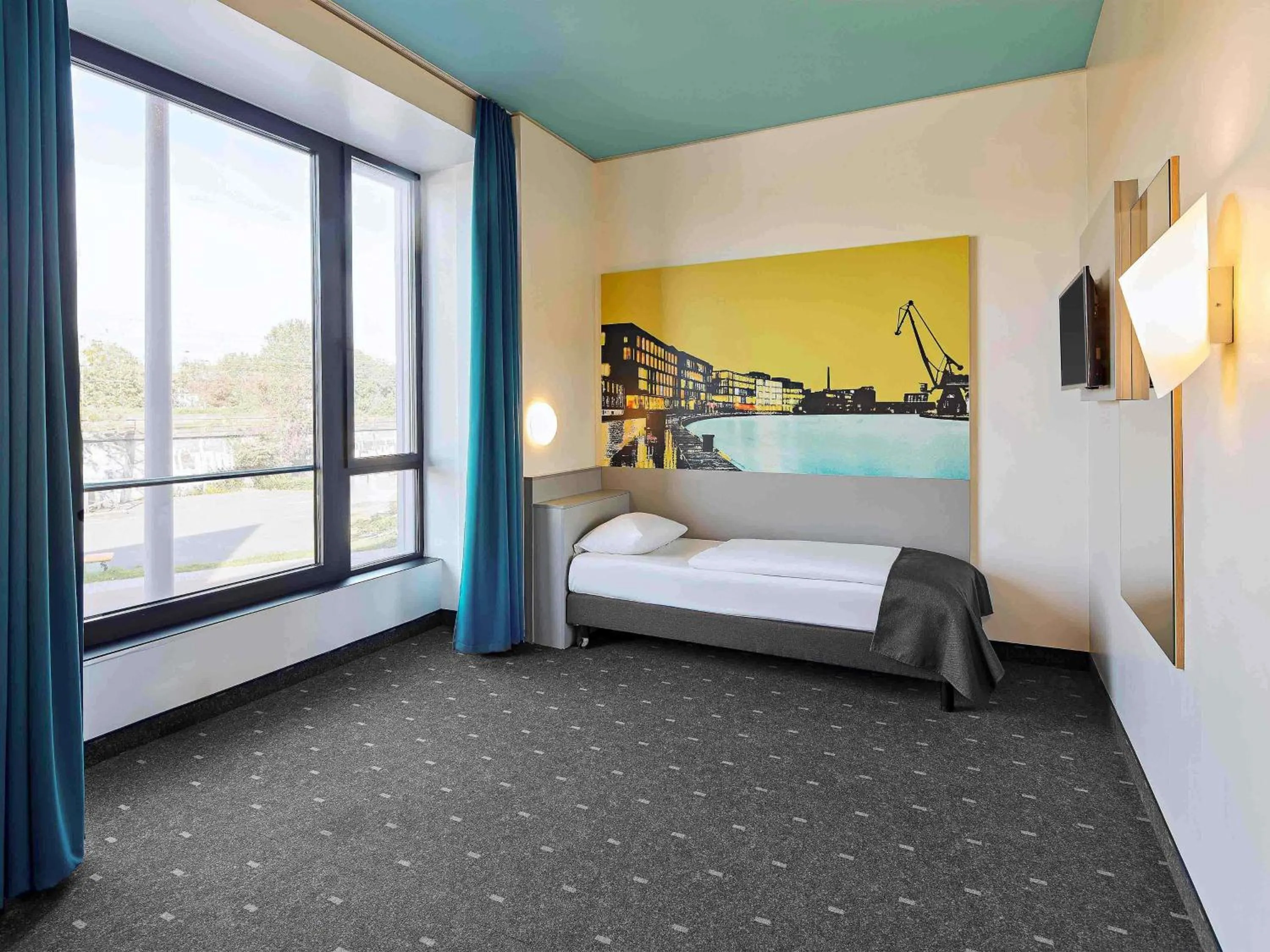 Photo of the whole room, Bed in B&B HOTEL Münster Hafen