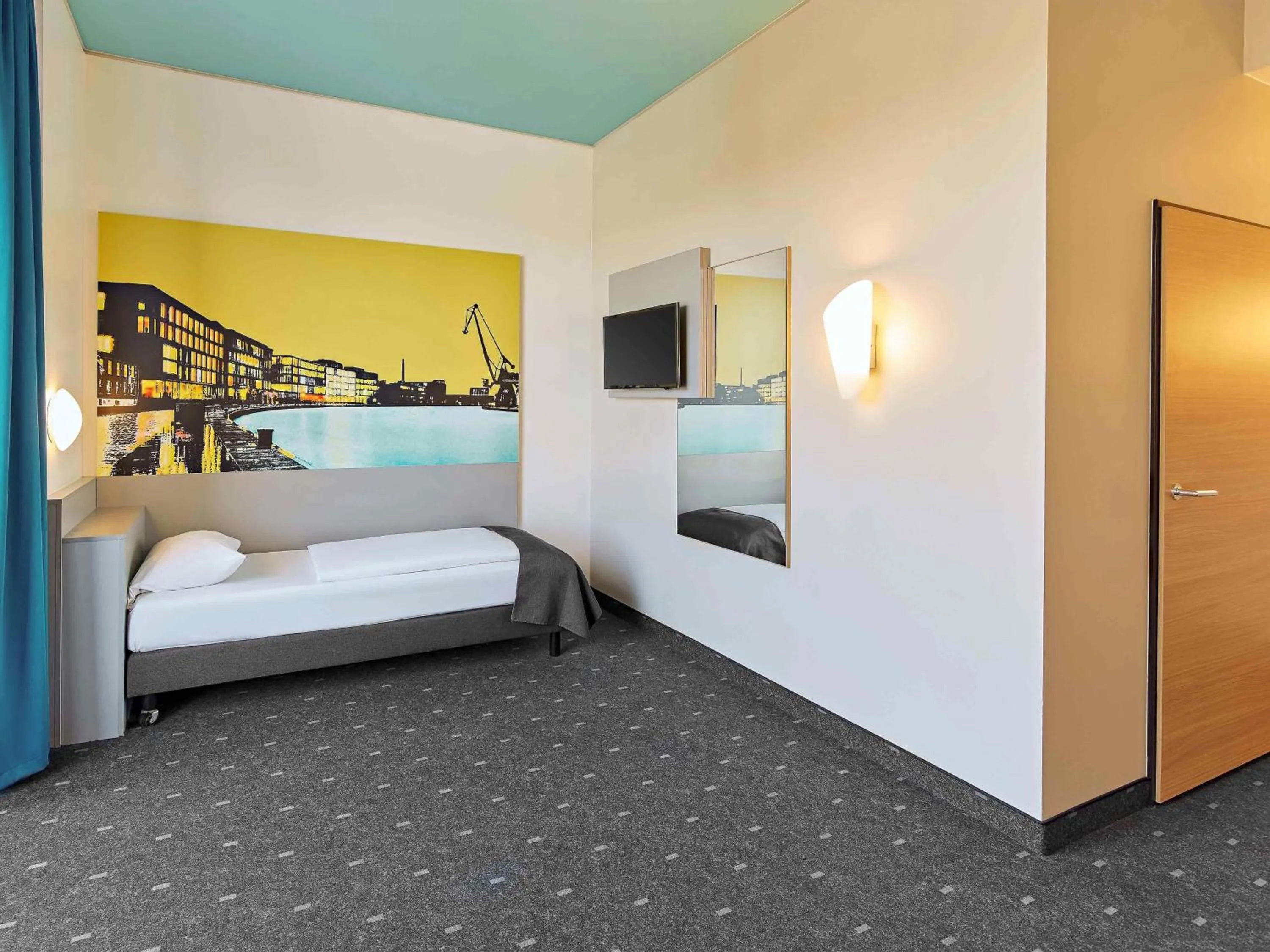 Photo of the whole room, Bed in B&B HOTEL Münster Hafen