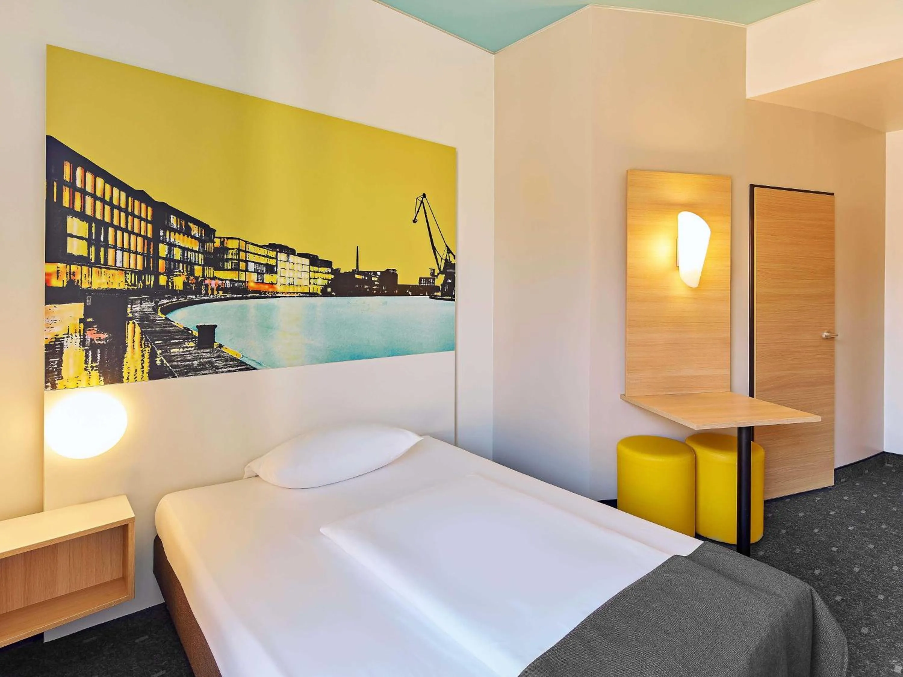 Photo of the whole room, Bed in B&B HOTEL Münster Hafen