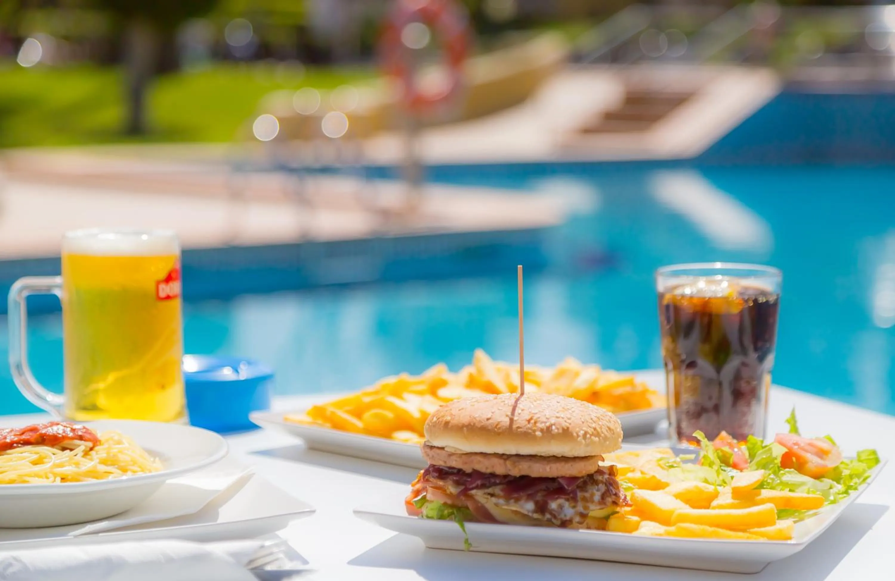 Food and drinks in Atlantic Garden Beach Mate