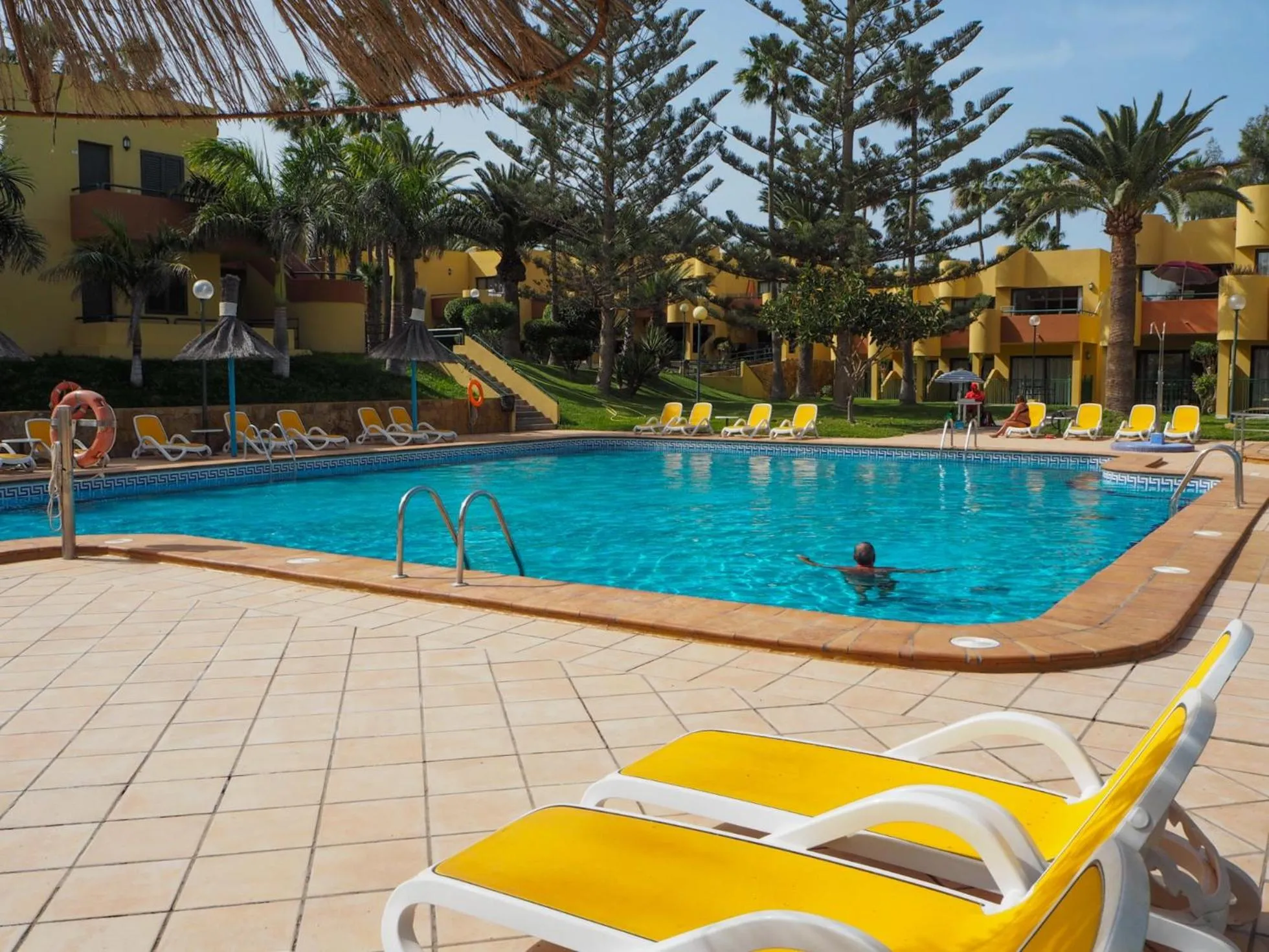 Swimming pool in Atlantic Garden Beach Mate