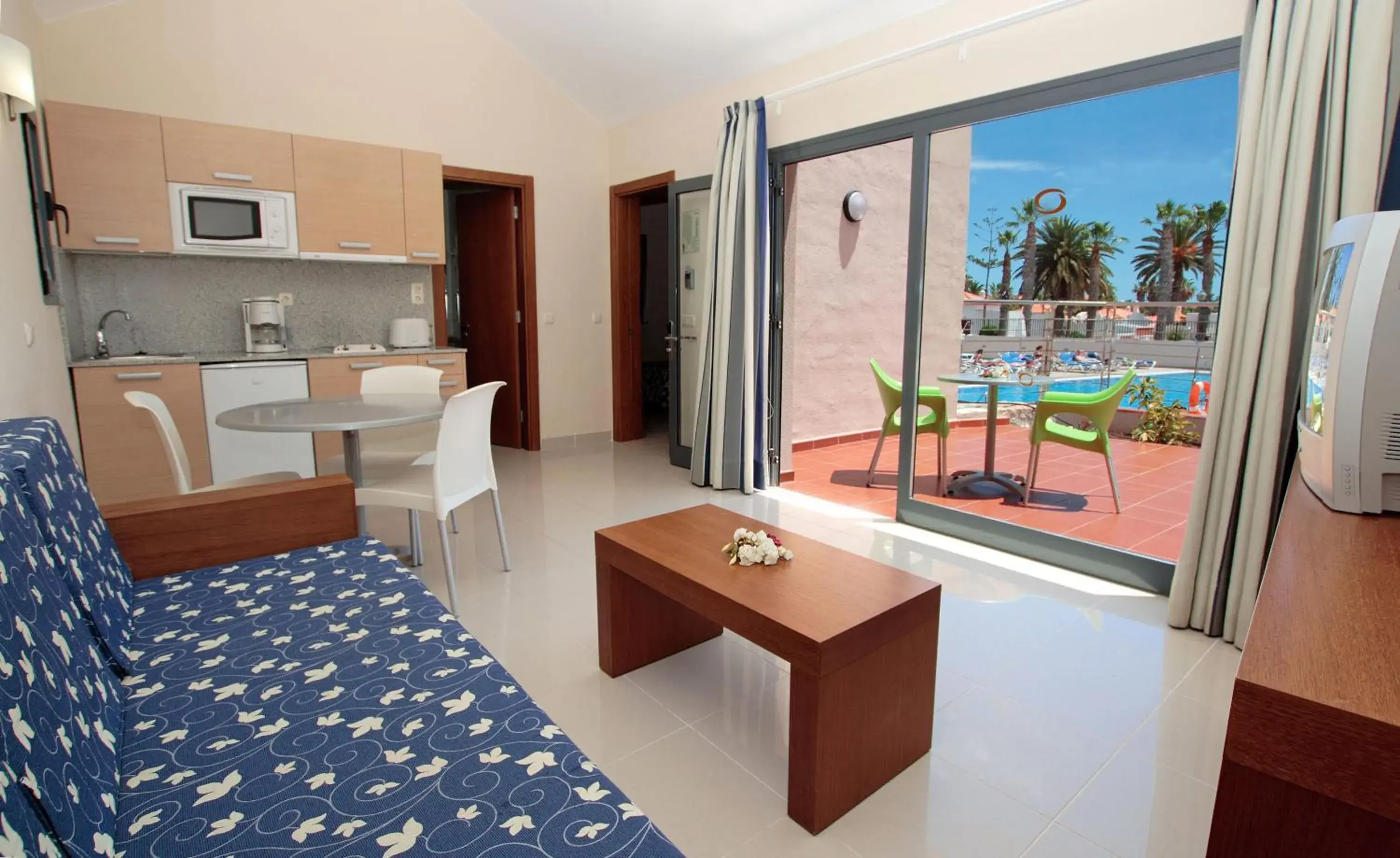 One-Bedroom Apartment with Pool View - single occupancy in Caybeach Caleta One-Bedroom Apartment with Pool View - single occupancy in Caybeach Caleta