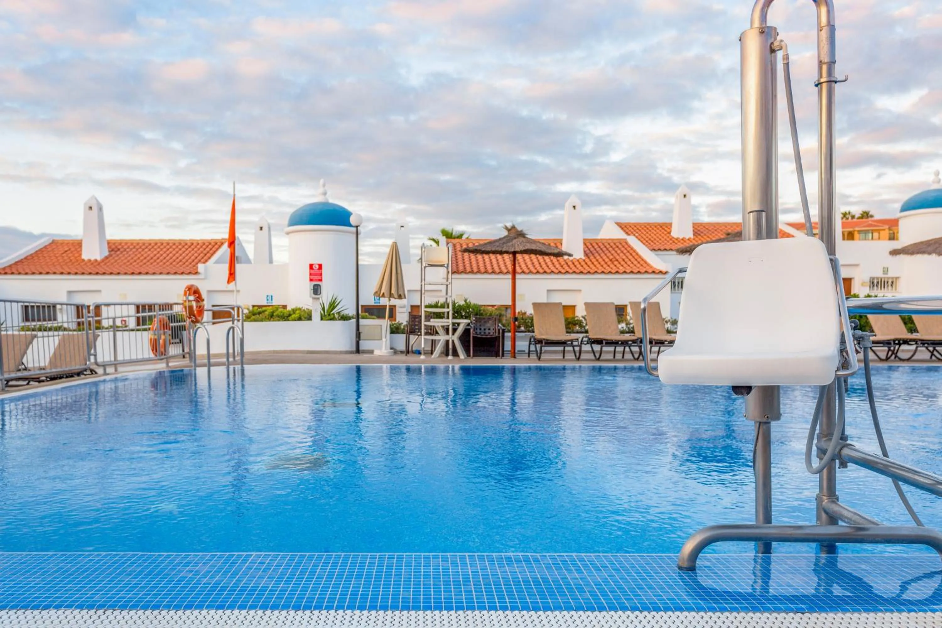 Swimming pool in Sunset View Club